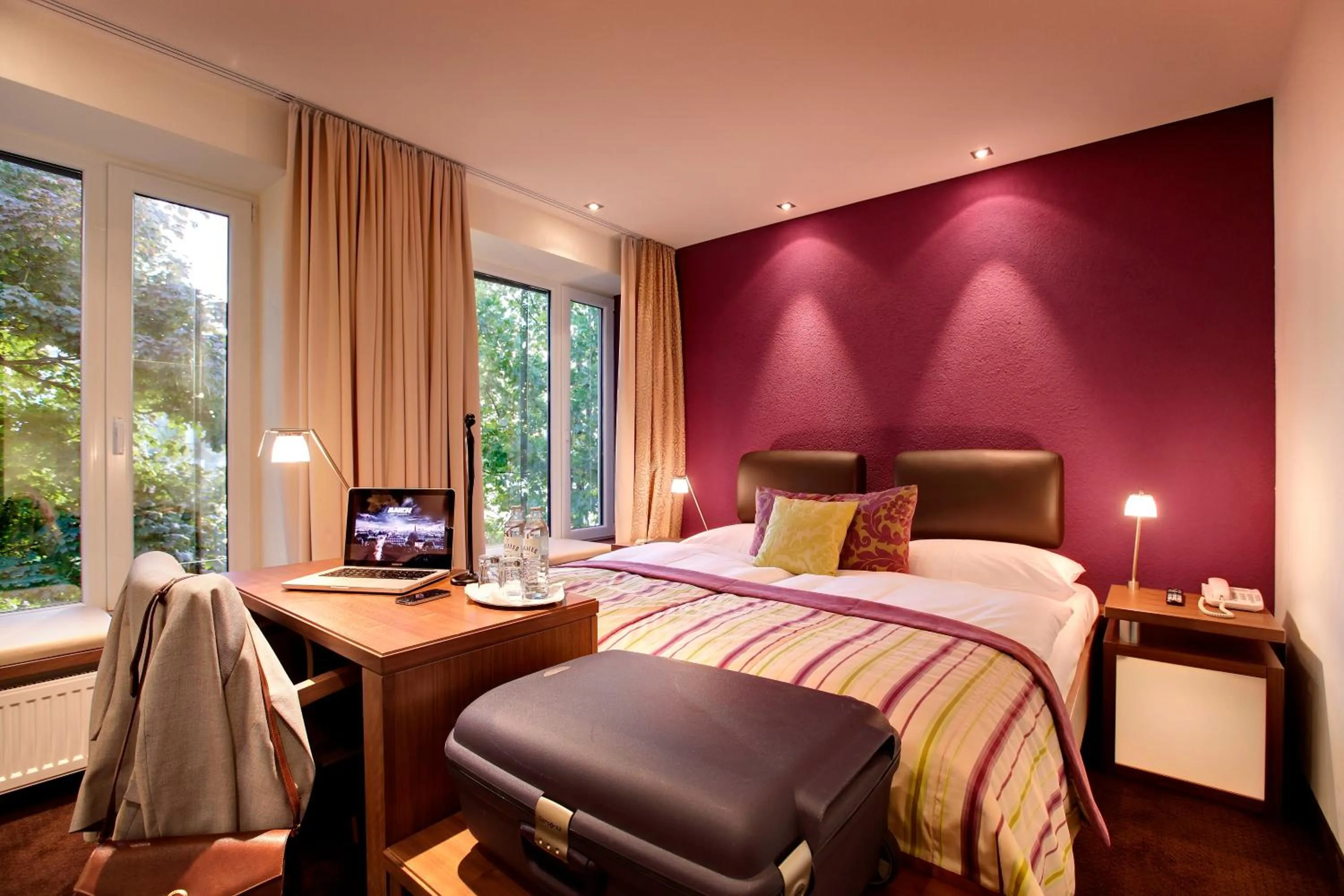 Photo of the whole room, Bed in Strandhotel Alte Donau