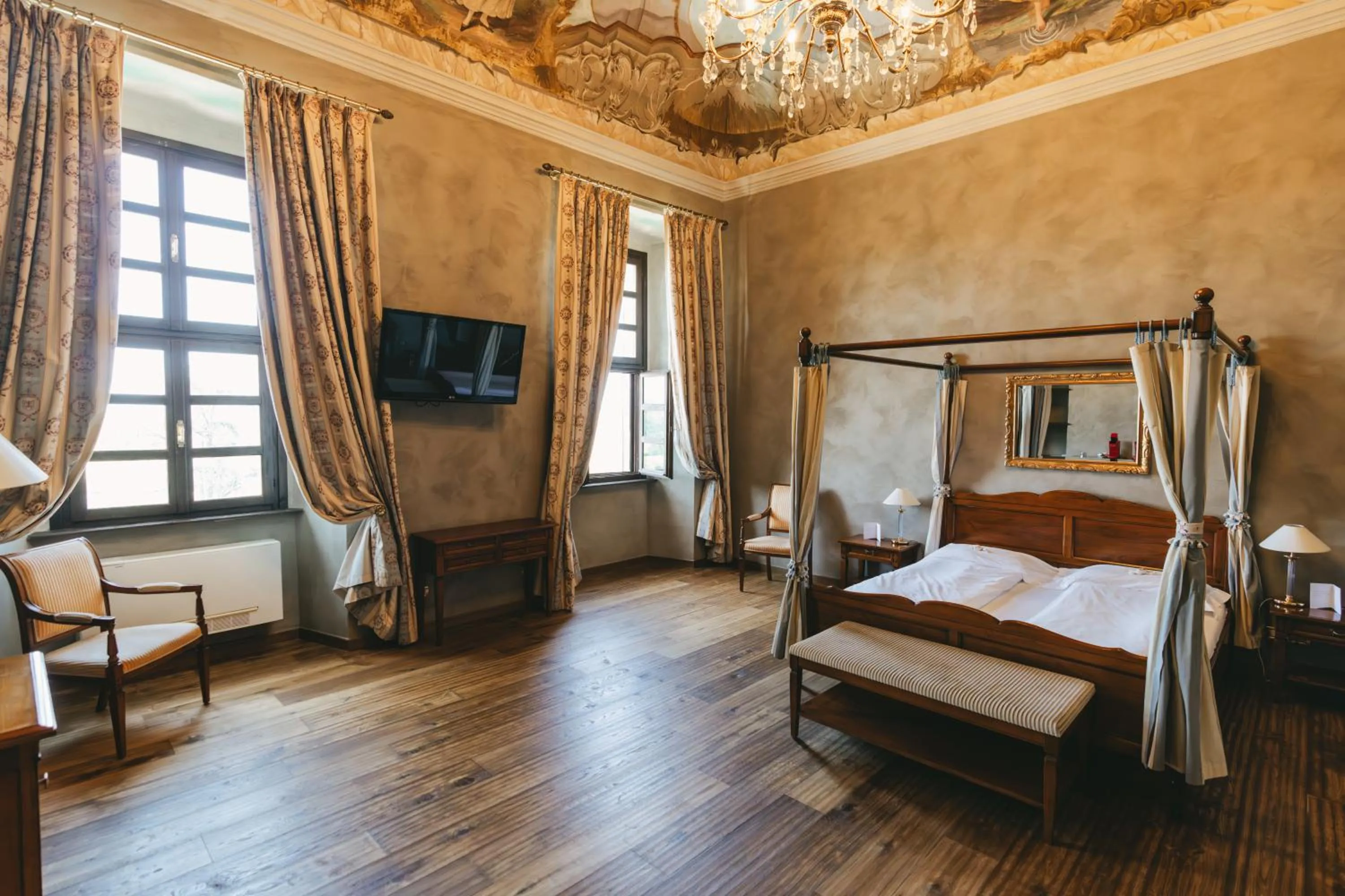 Photo of the whole room, Bed in Sunstar Hotel Piemont Castello di Villa