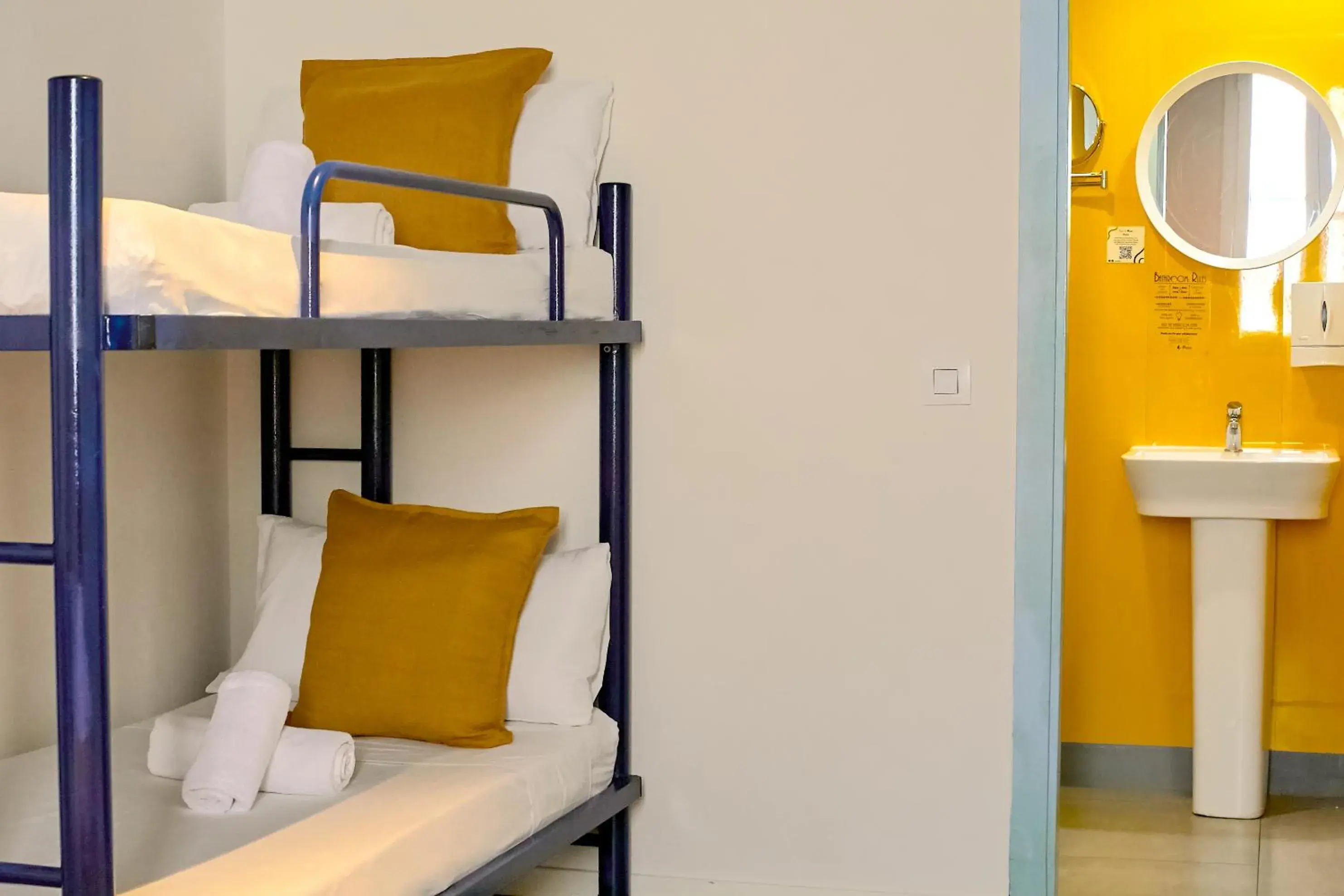 Standard Quadruple Room in Sun & Moon Hostel Standard Quadruple Room in Sun & Moon Hostel