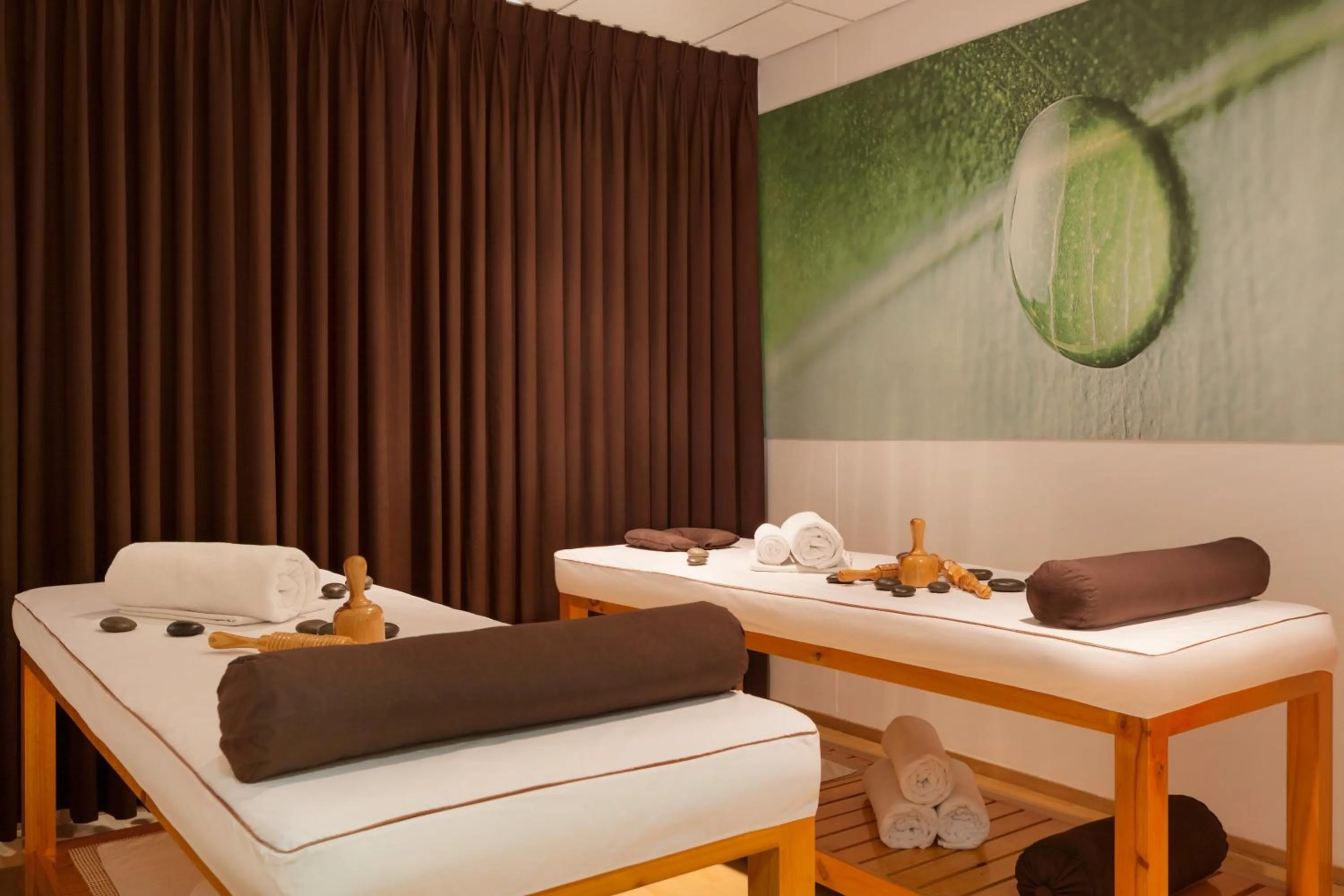 Massage in Wyndham Costa del Sol Lima Airport
