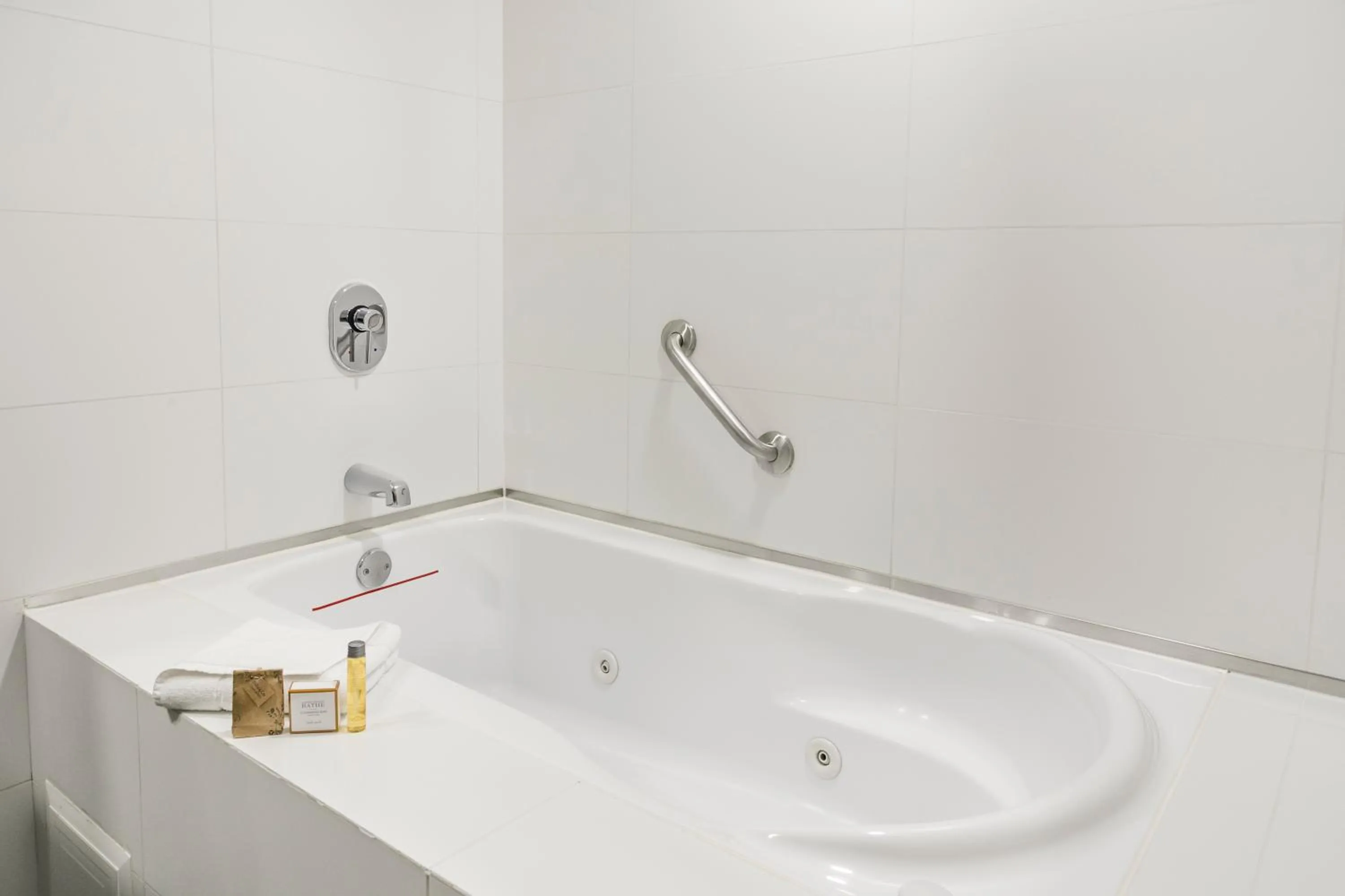 Shower in Wyndham Costa del Sol Lima Airport