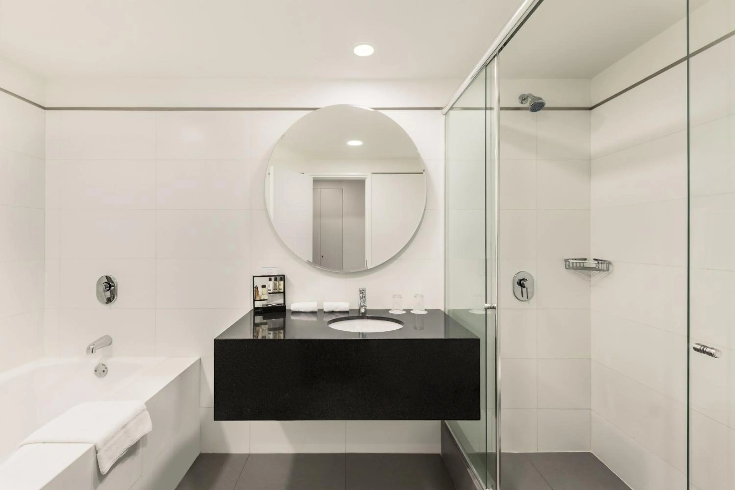 Bathroom in Wyndham Costa del Sol Lima Airport