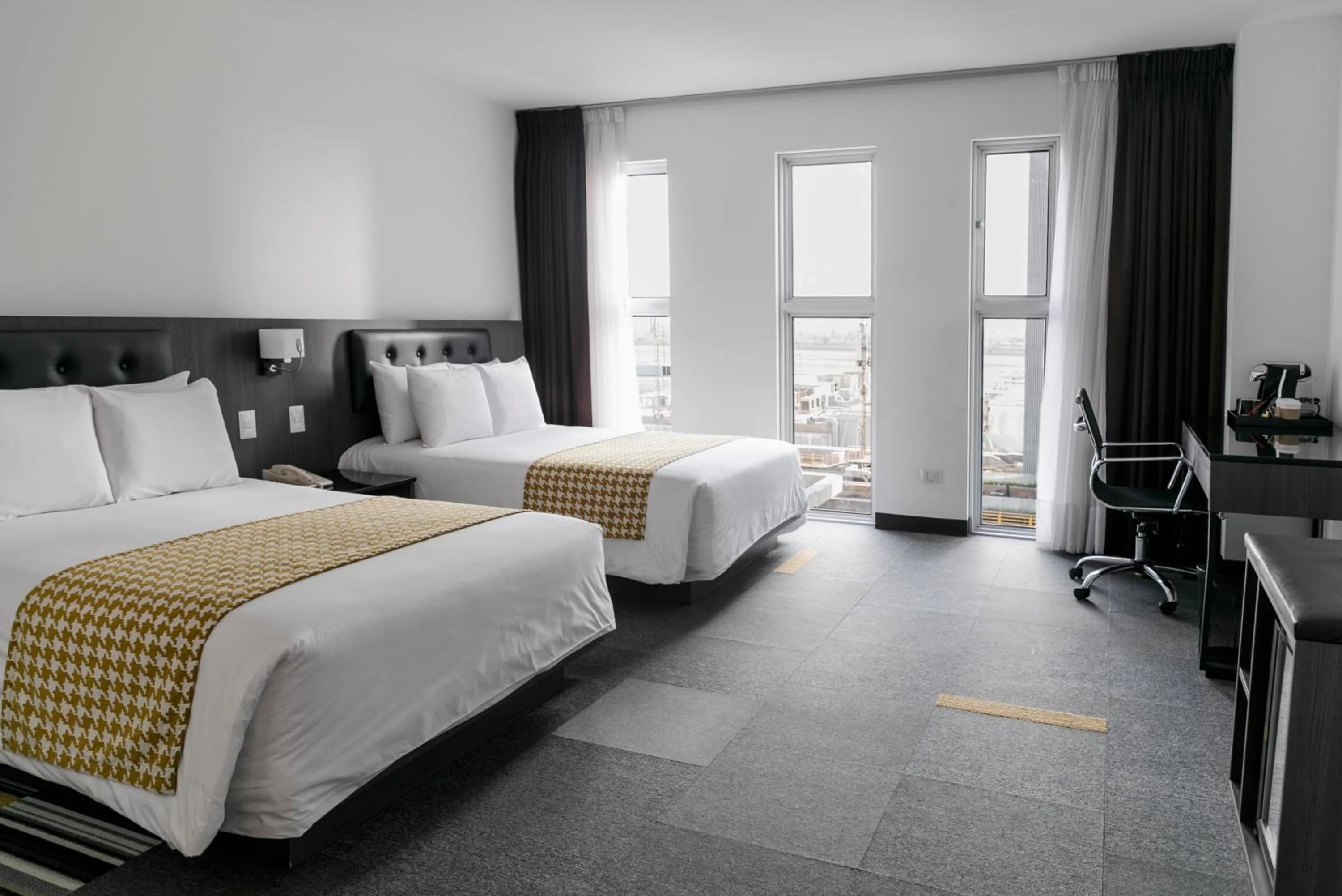 TV and multimedia, Bed in Wyndham Costa del Sol Lima Airport