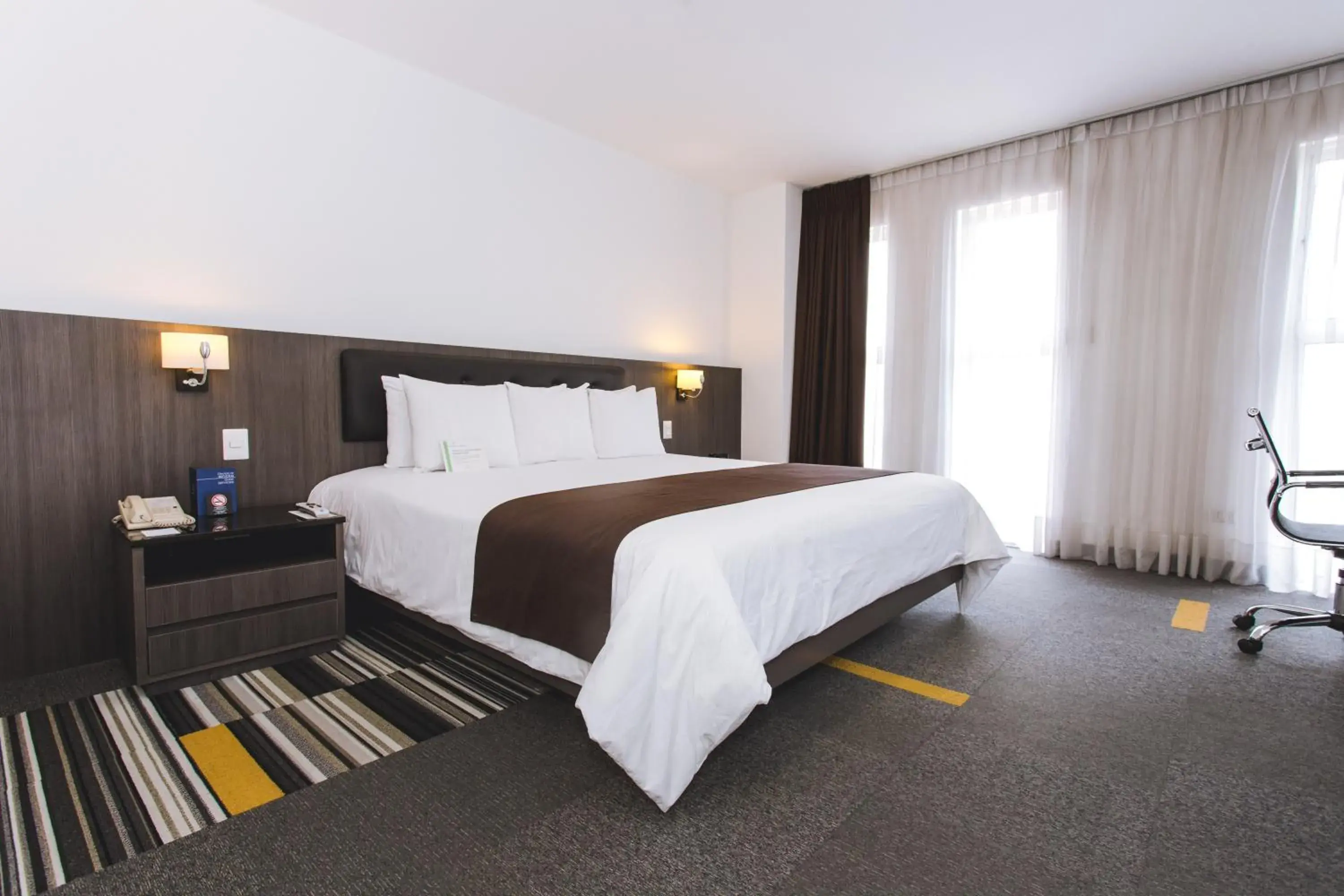 Matrimonial Estandar, 1 Queen Bed, Non-Smoking - single occupancy in Wyndham Costa del Sol Lima Airport Matrimonial Estandar, 1 Queen Bed, Non-Smoking - single occupancy in Wyndham Costa del Sol Lima Airport