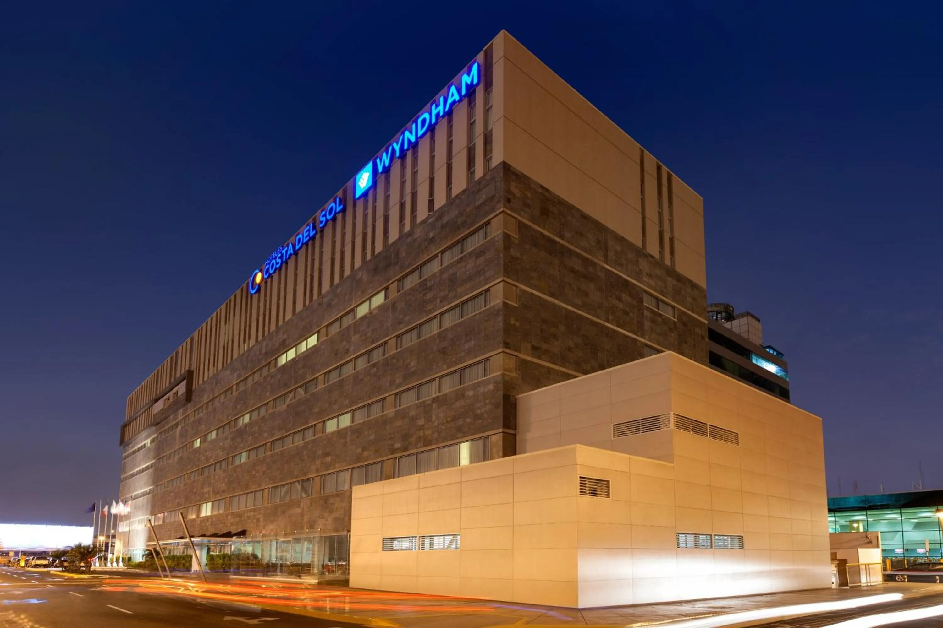 Facade/entrance in Wyndham Costa del Sol Lima Airport
