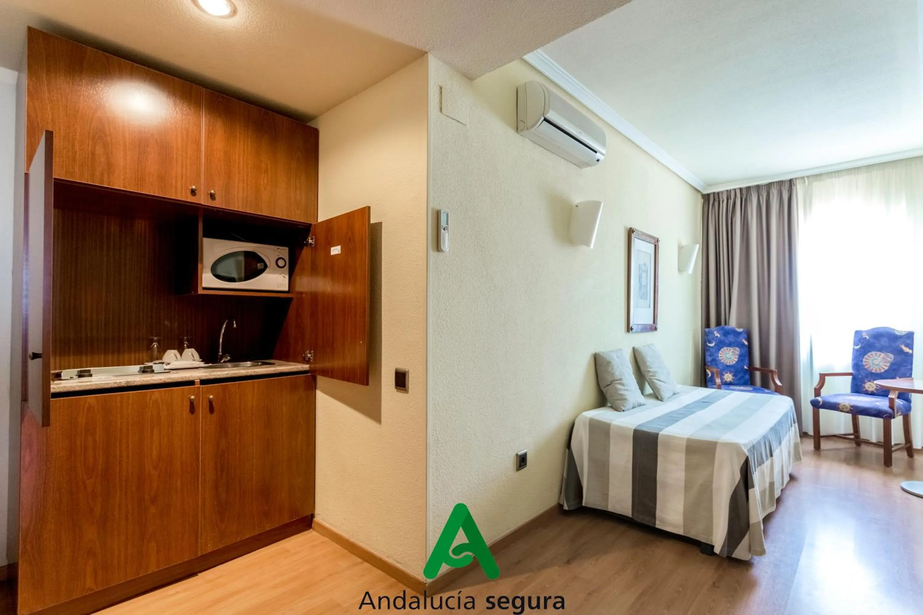 kitchen, Bed in Torreluz Apartamentos