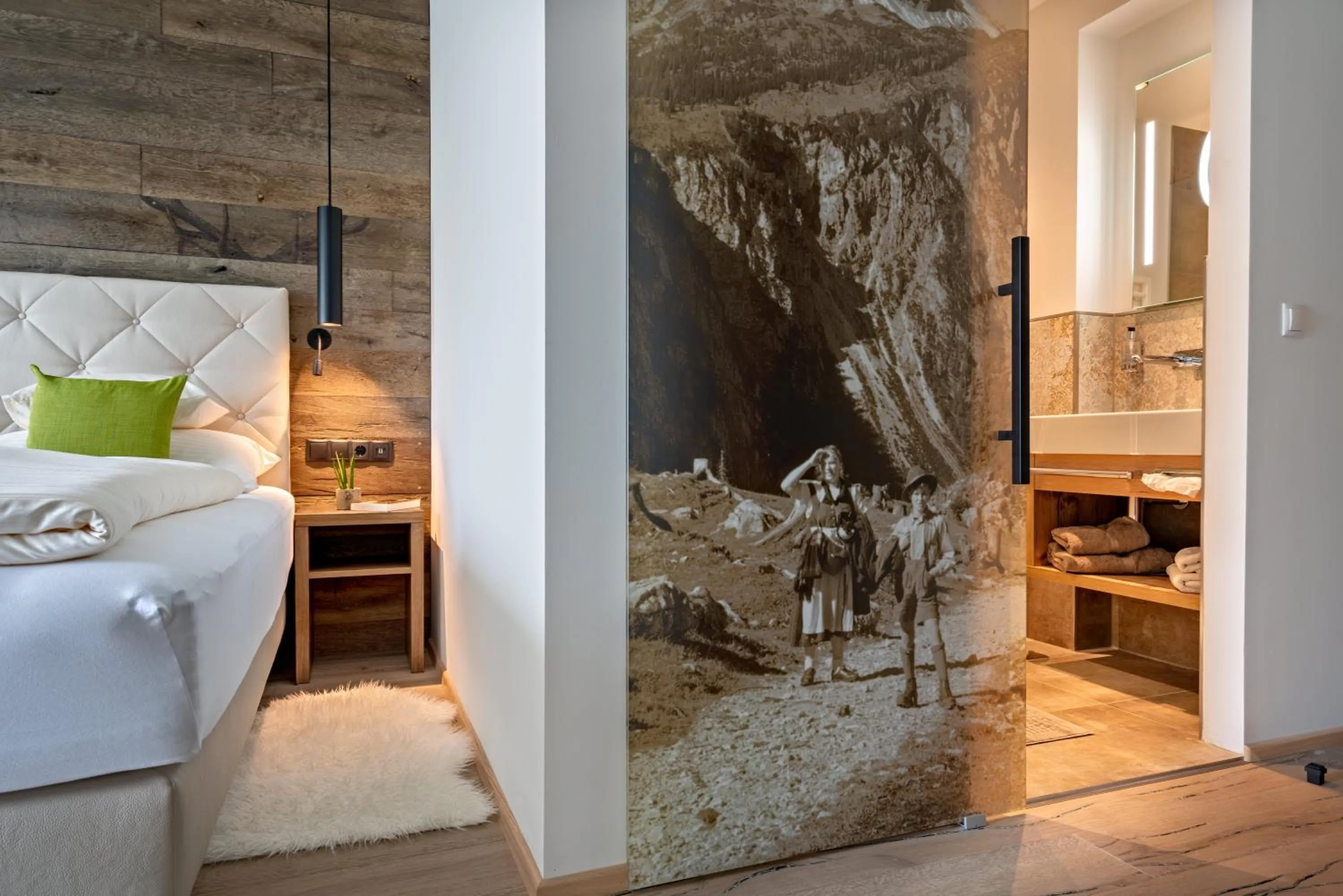 Bedroom, Bed in Hotel Stern