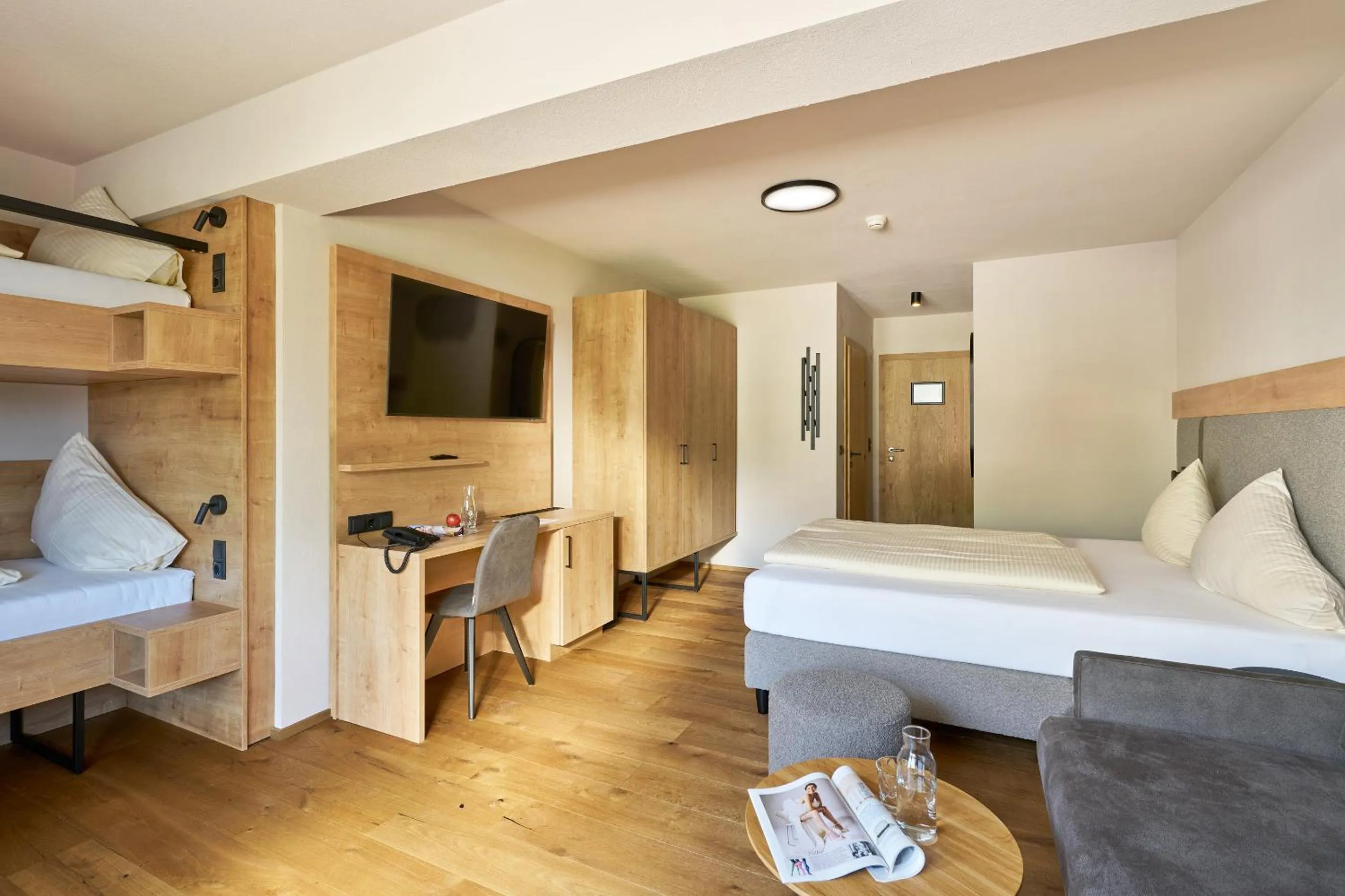 TV and multimedia, Bed in Hotel Stern