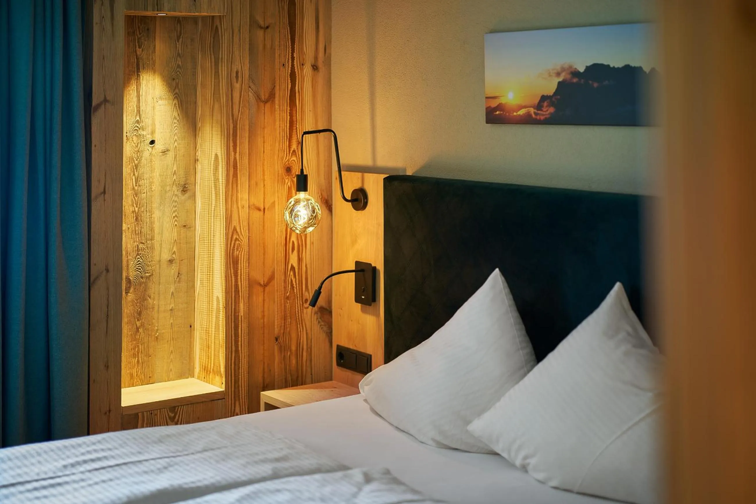 Bedroom, Bed in Hotel Stern