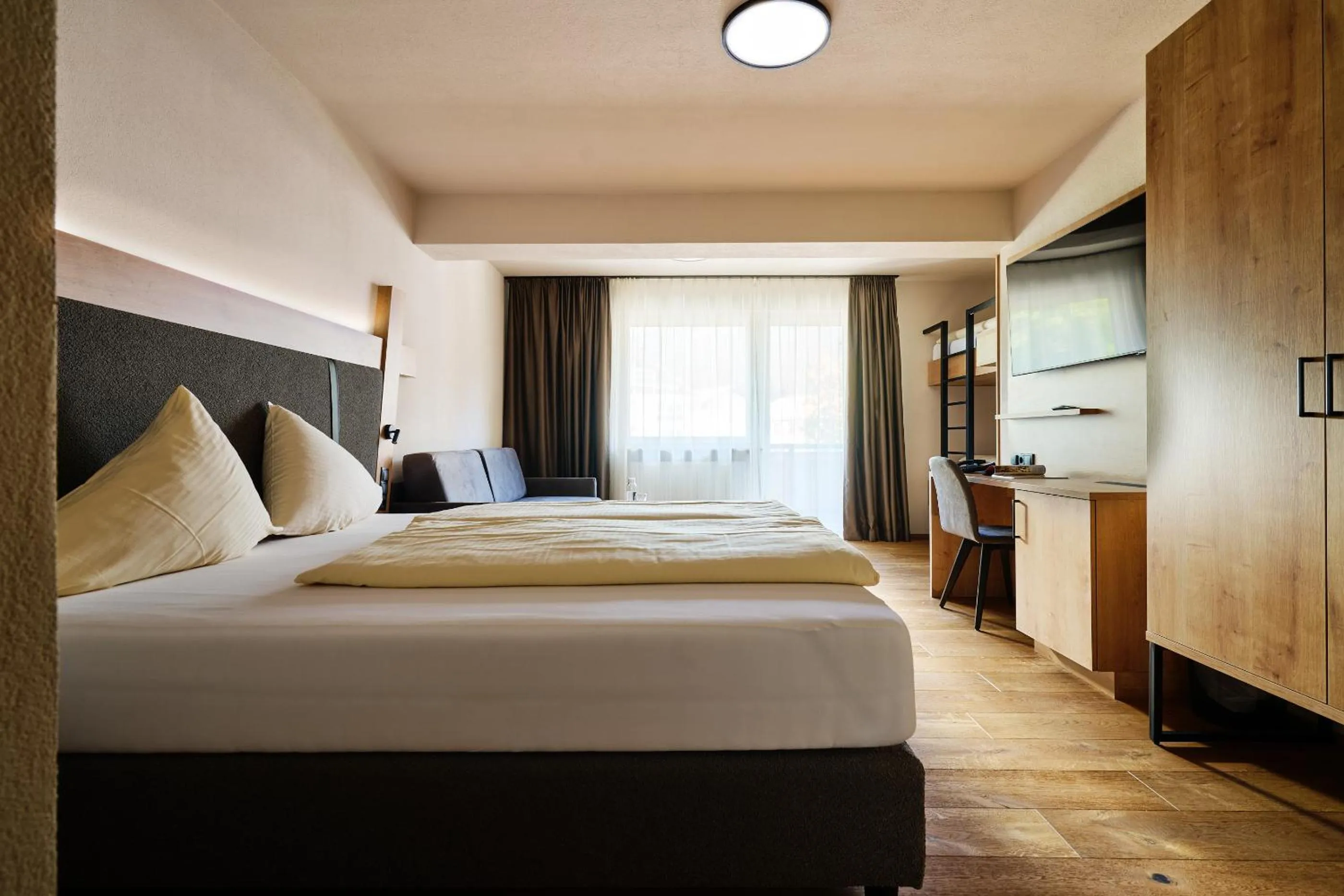 Photo of the whole room, Bed in Hotel Stern