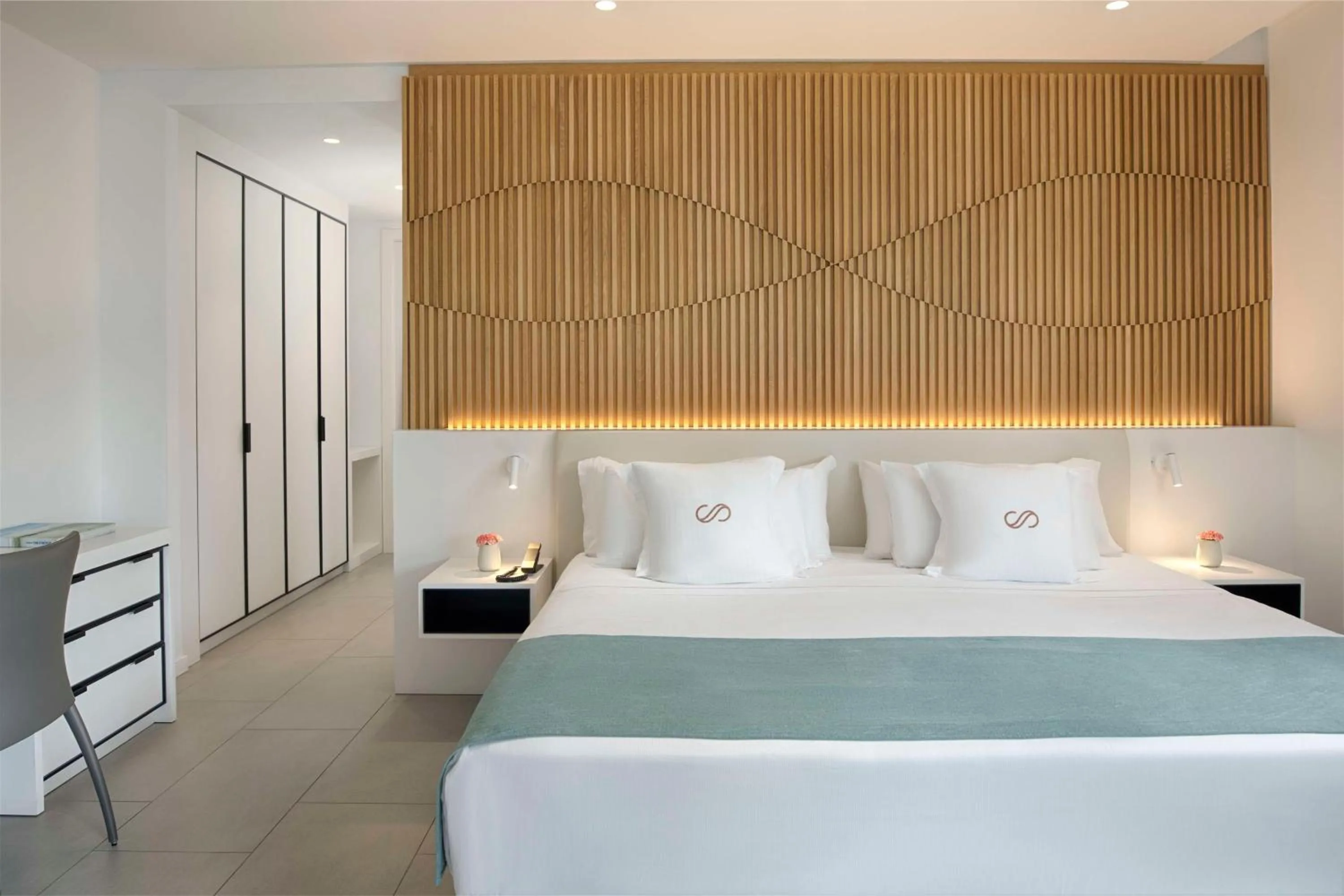 Photo of the whole room, Bed in Royal Hideaway Corales Suites