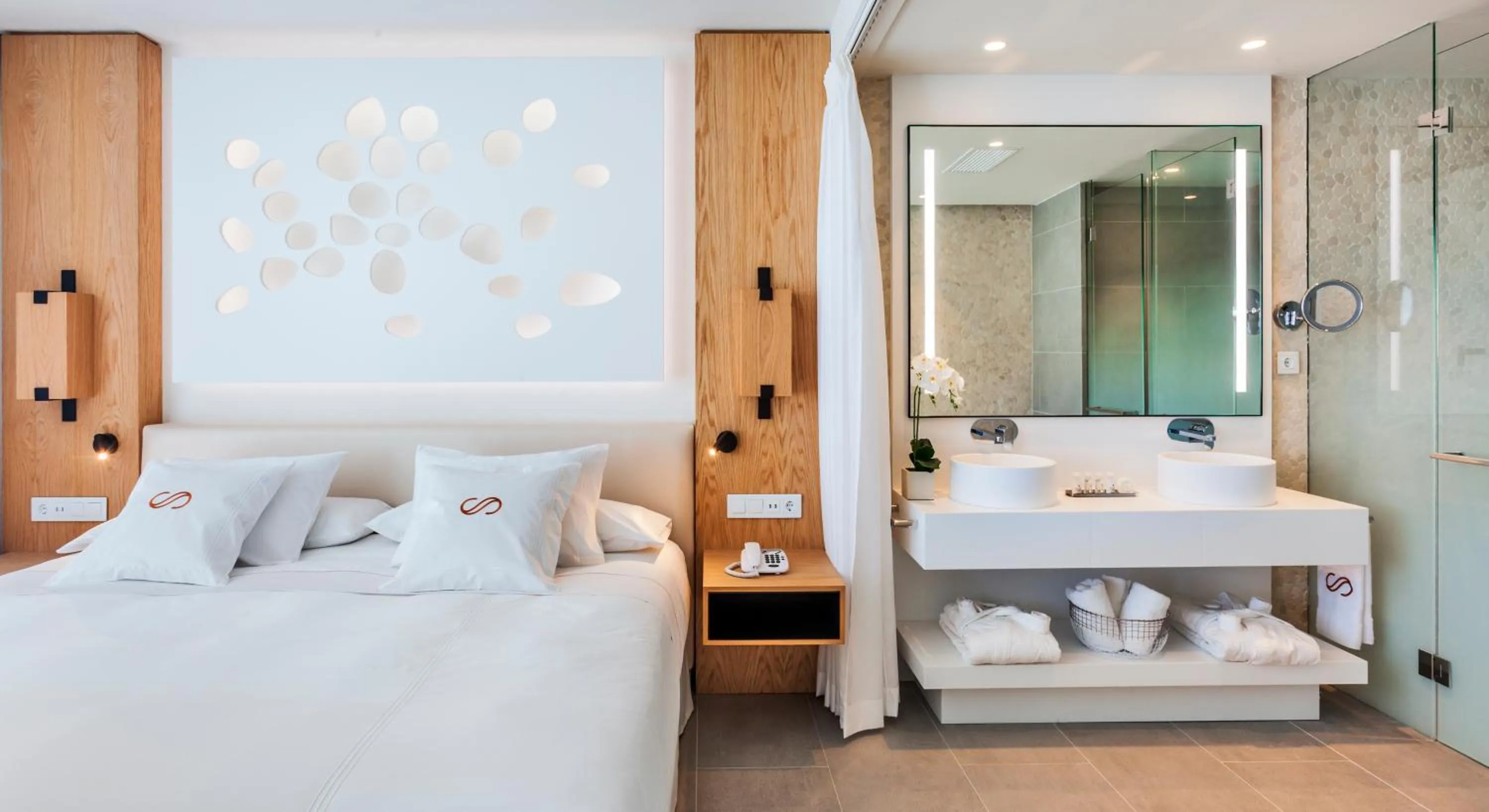 Bed in Royal Hideaway Corales Suites