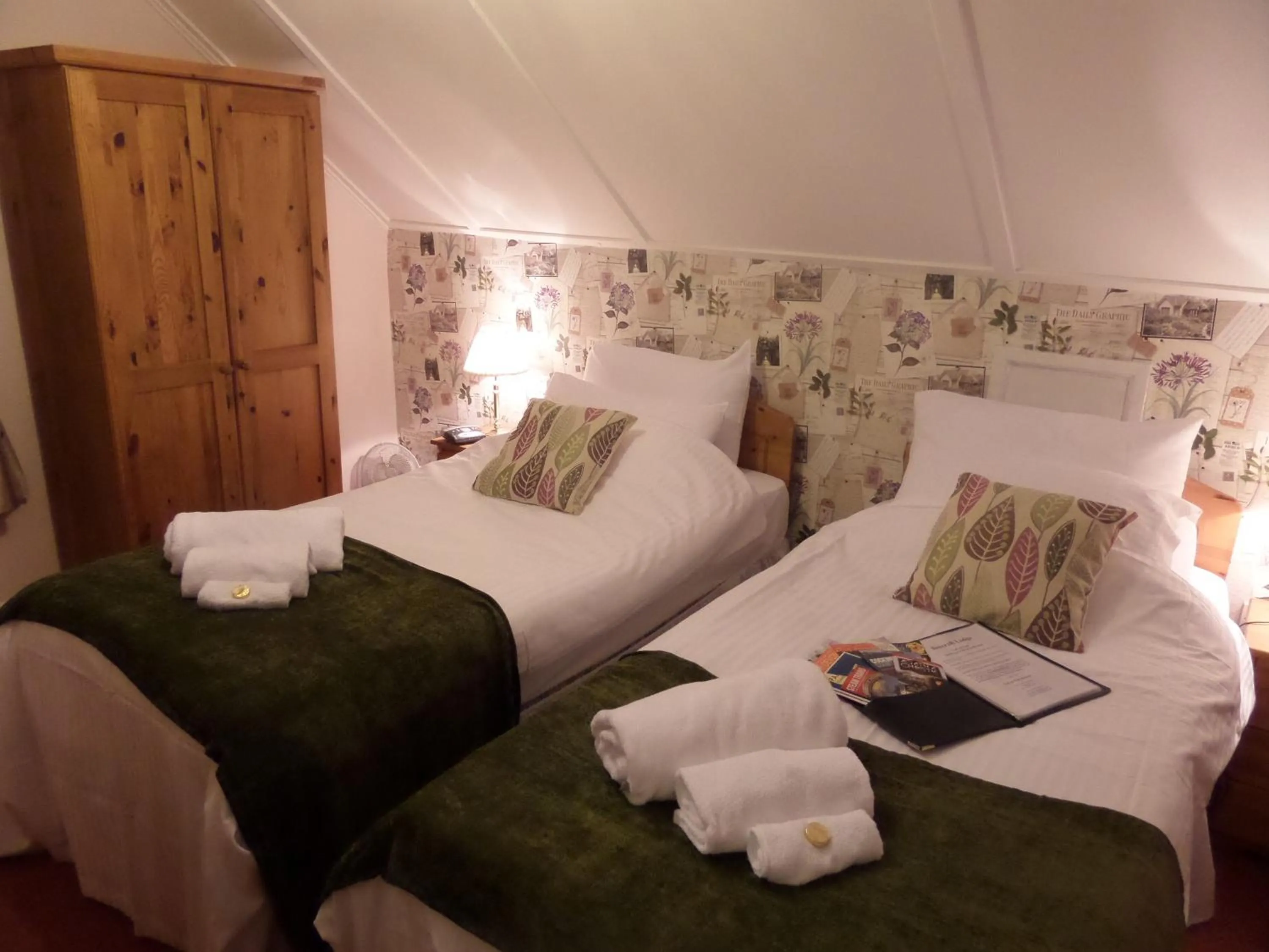 Bedroom, Bed in Beecroft Lodge