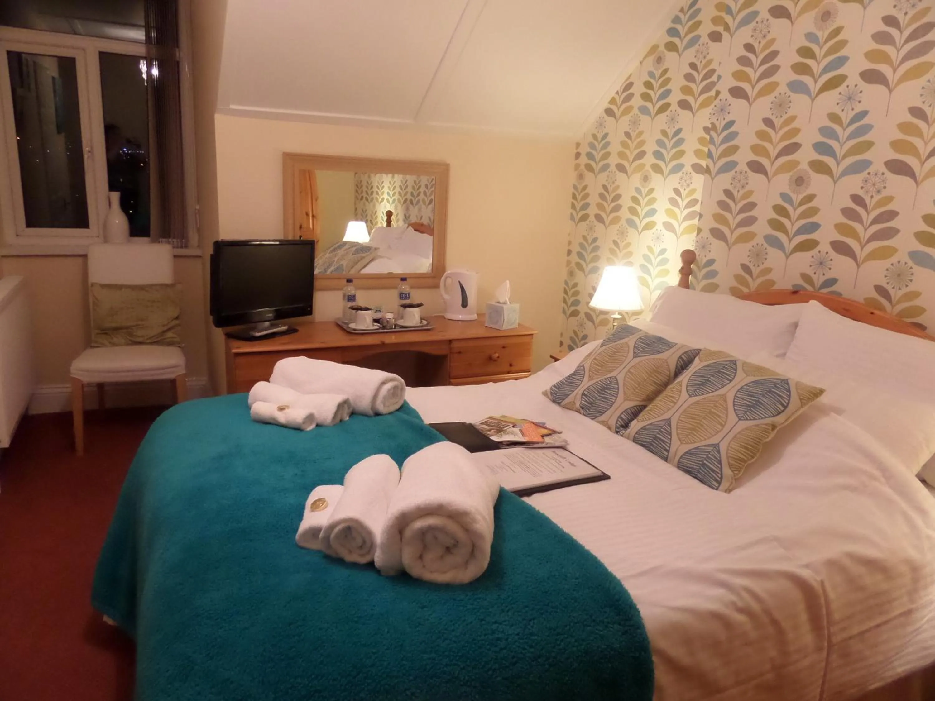 Bedroom, Bed in Beecroft Lodge
