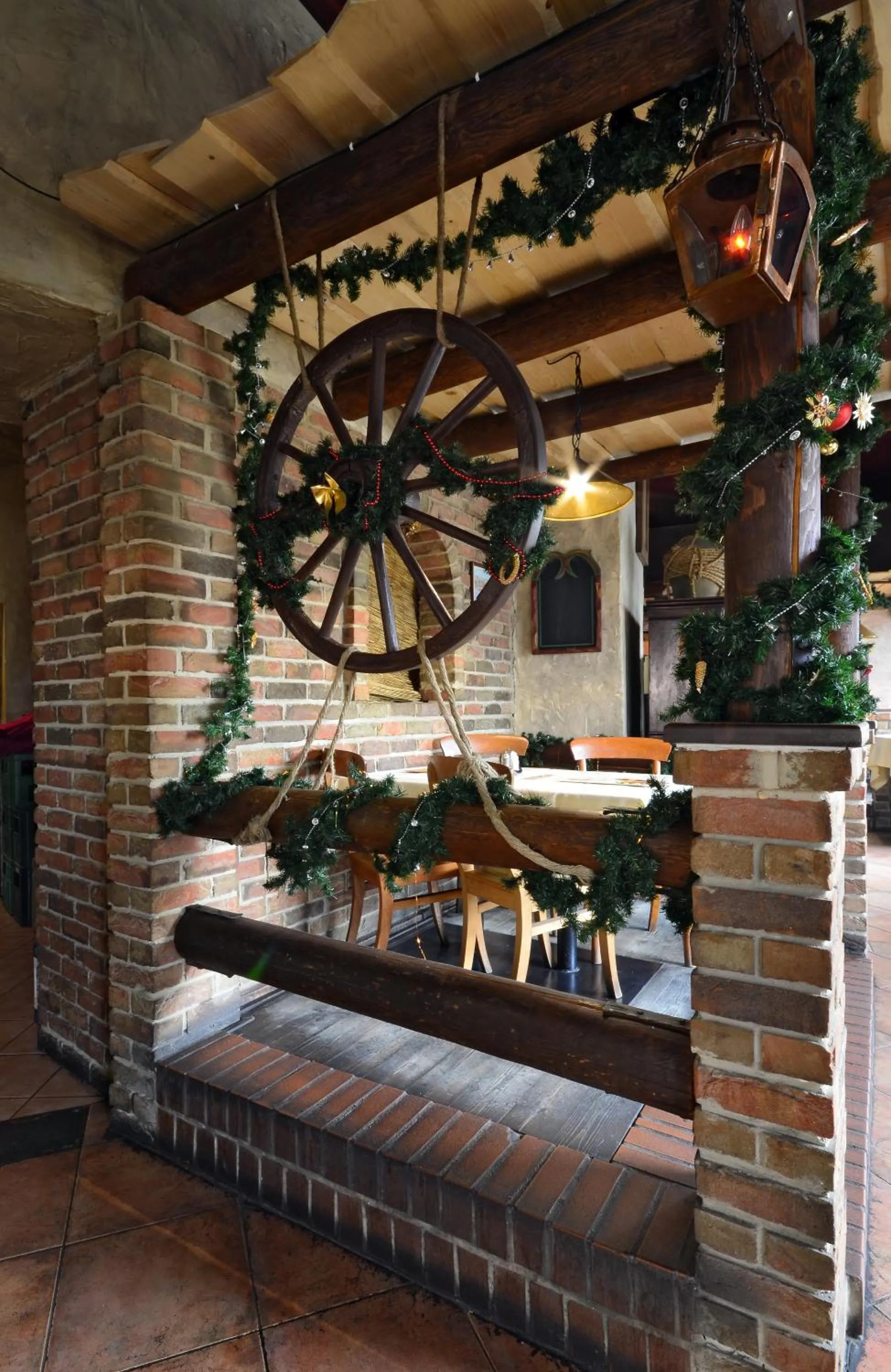 Restaurant/places to eat in Hotel Central