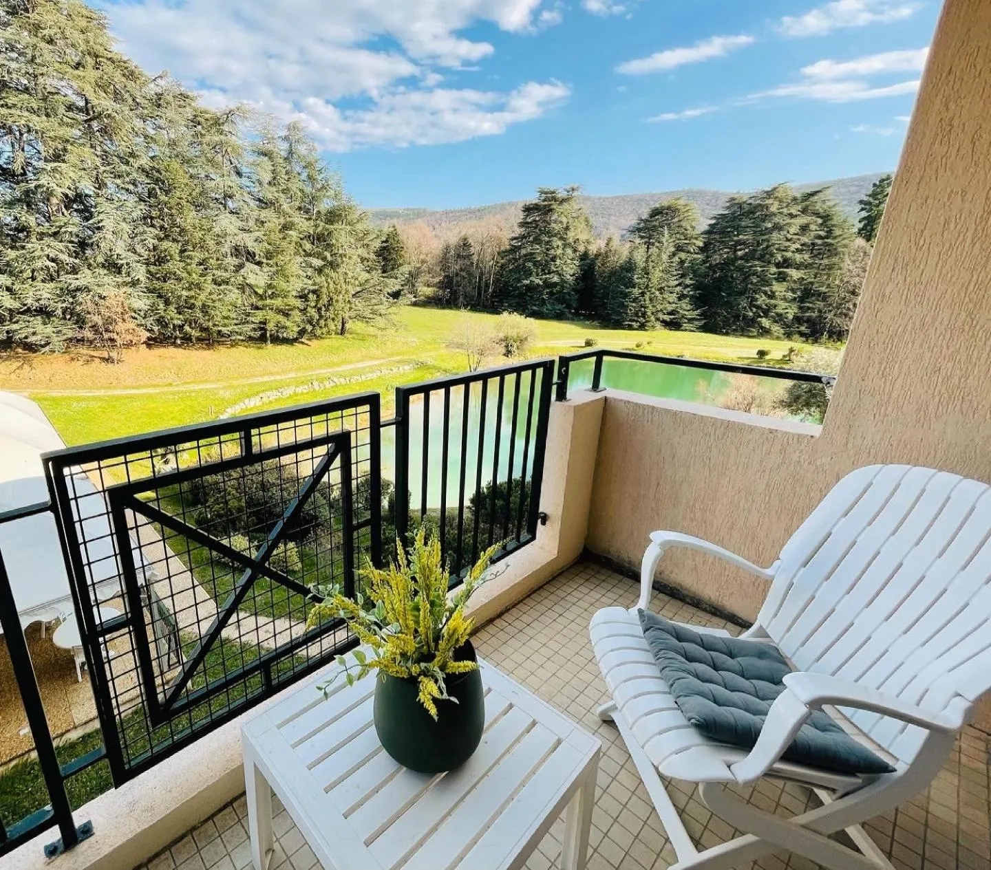 Balcony/Terrace in Domaine Les Sources de Dieulefit