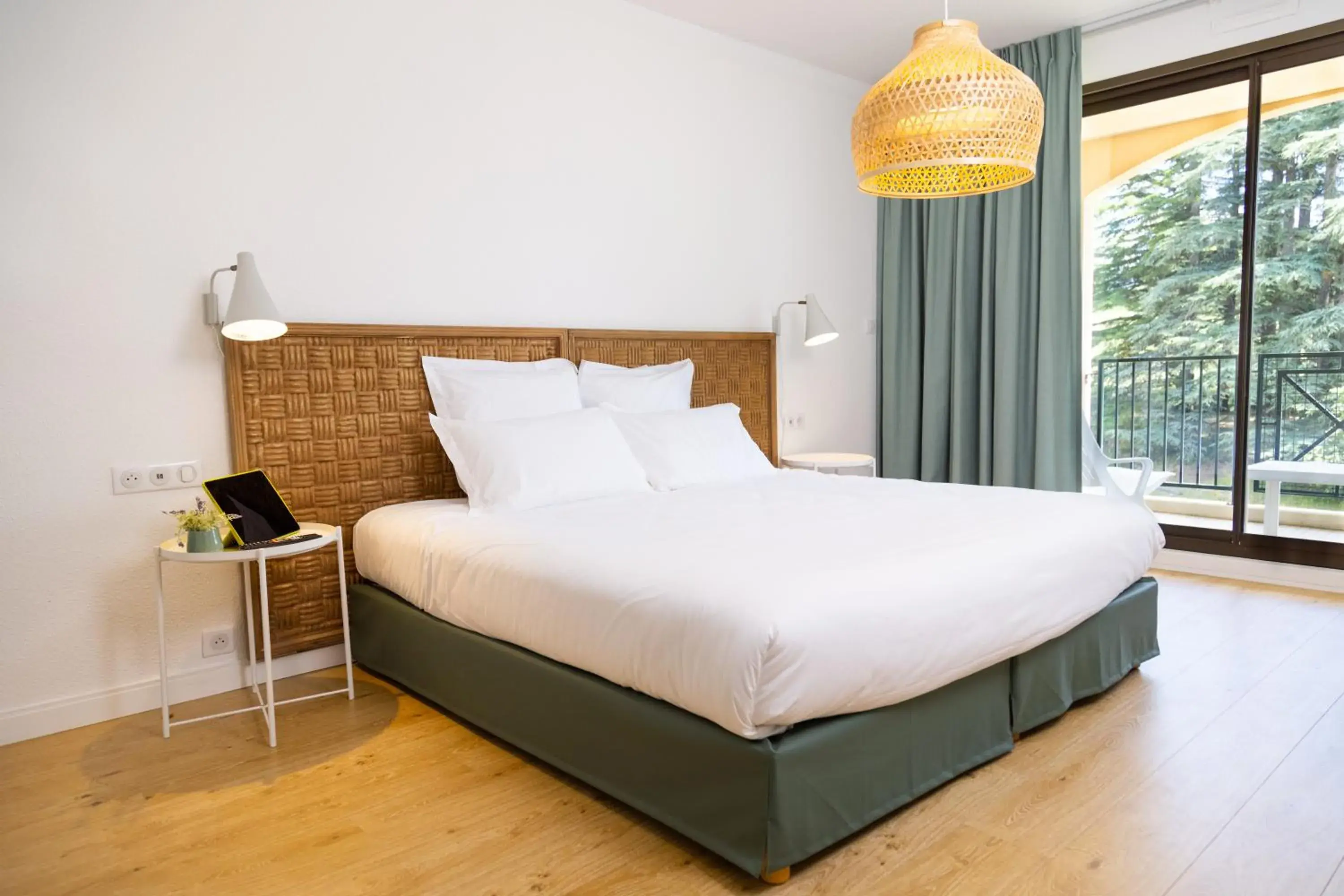 Double Room with Terrace in Domaine Les Sources de Dieulefit Double Room with Terrace in Domaine Les Sources de Dieulefit