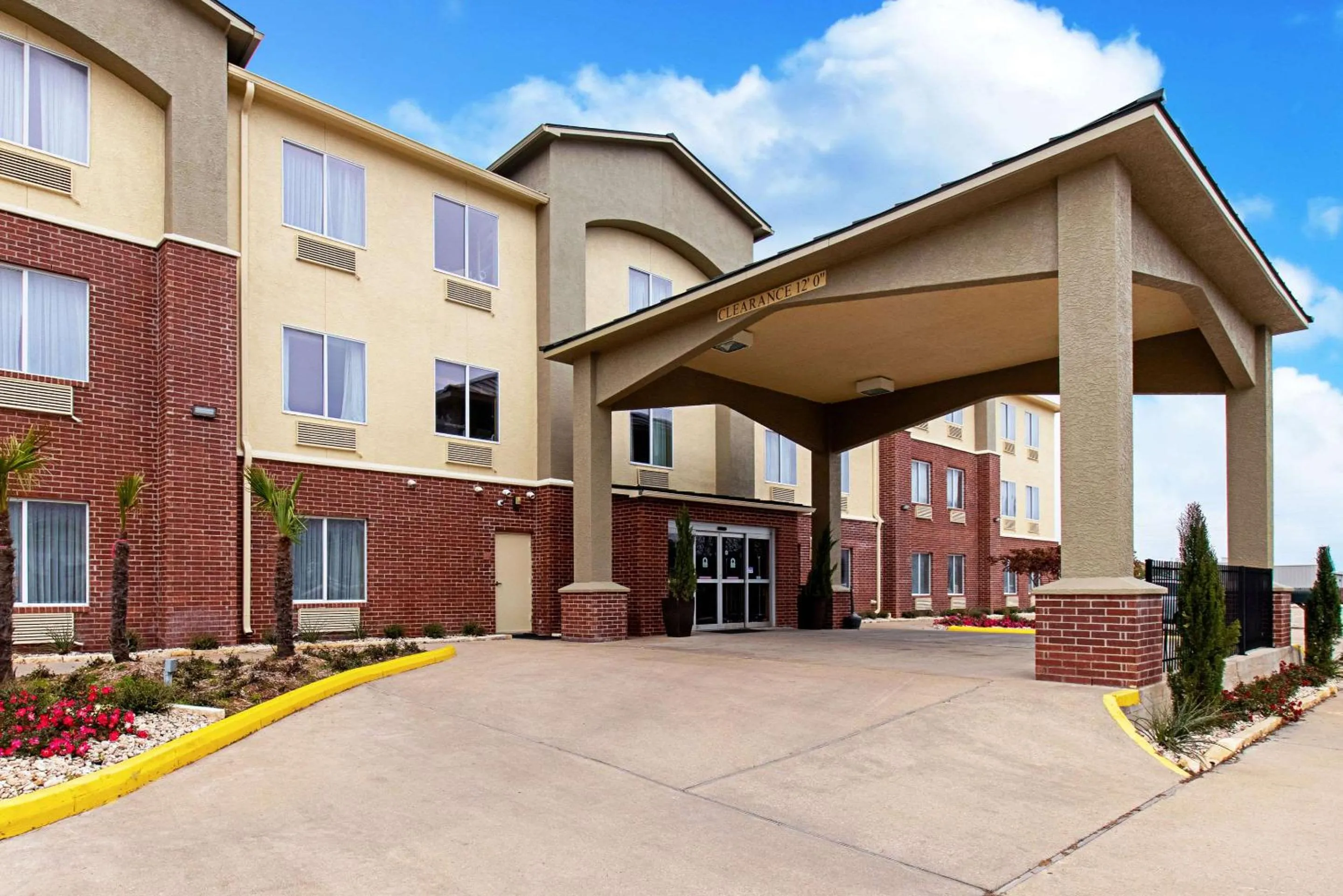 Property building in Comfort Inn & Suites and Suites Fredericksburg