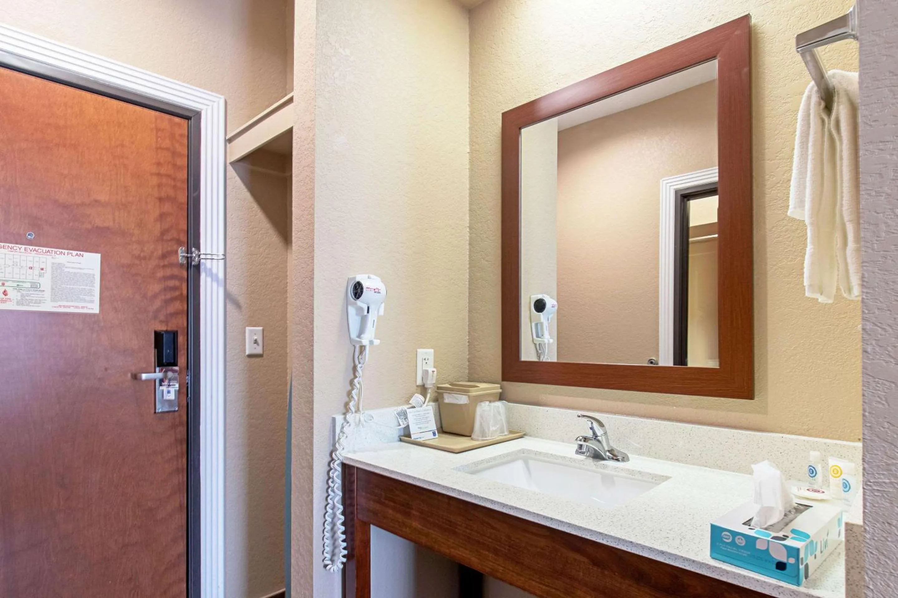 Bathroom in Comfort Inn & Suites and Suites Fredericksburg