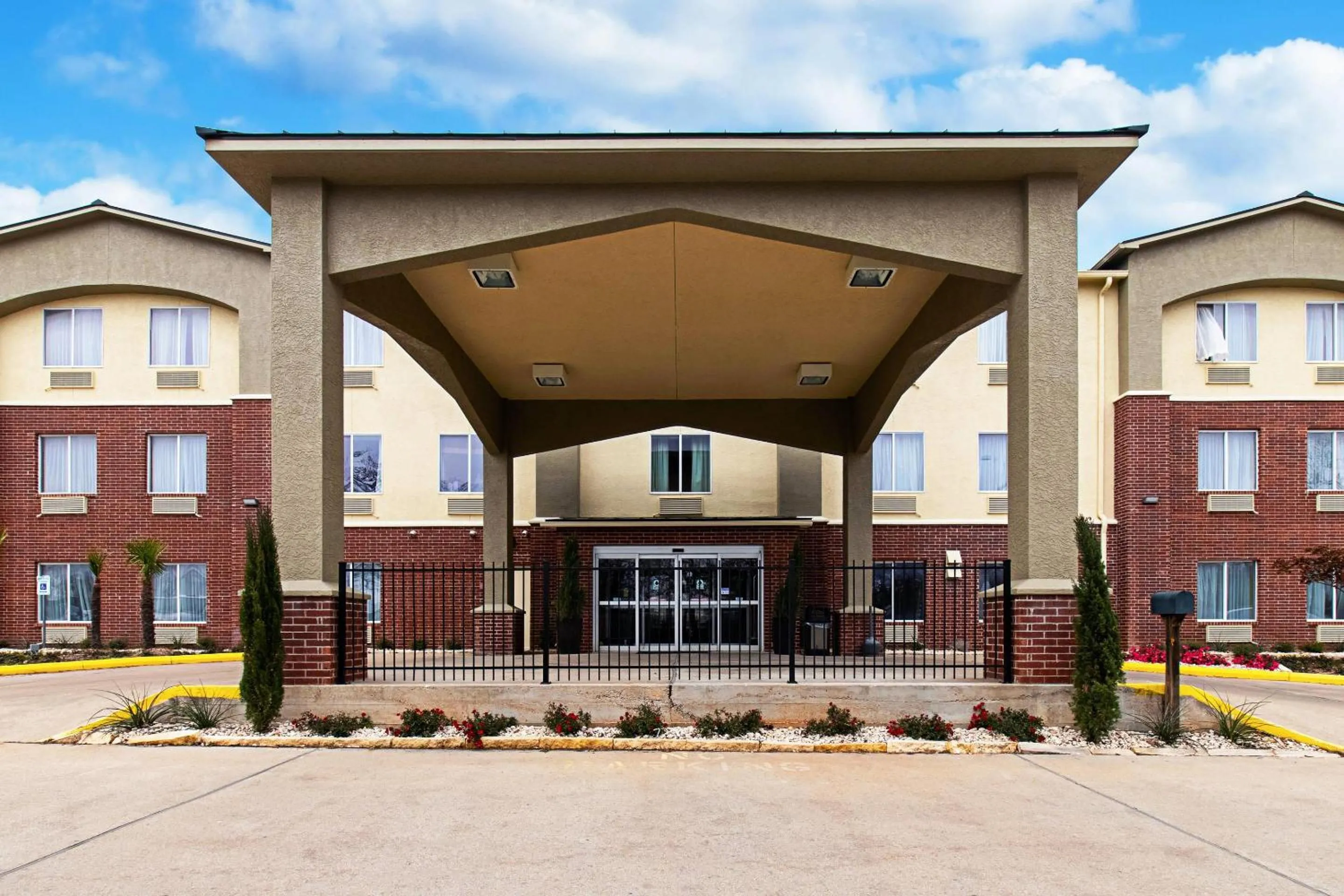 Property building in Comfort Inn & Suites Fredericksburg