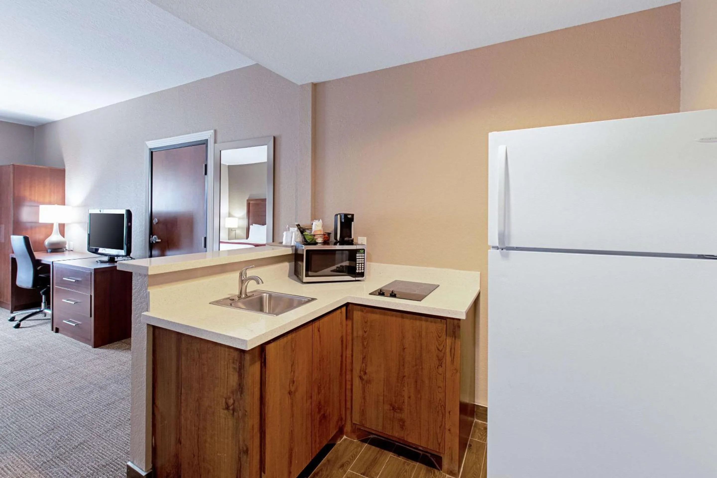 Kitchen or kitchenette in Comfort Inn & Suites and Suites Fredericksburg
