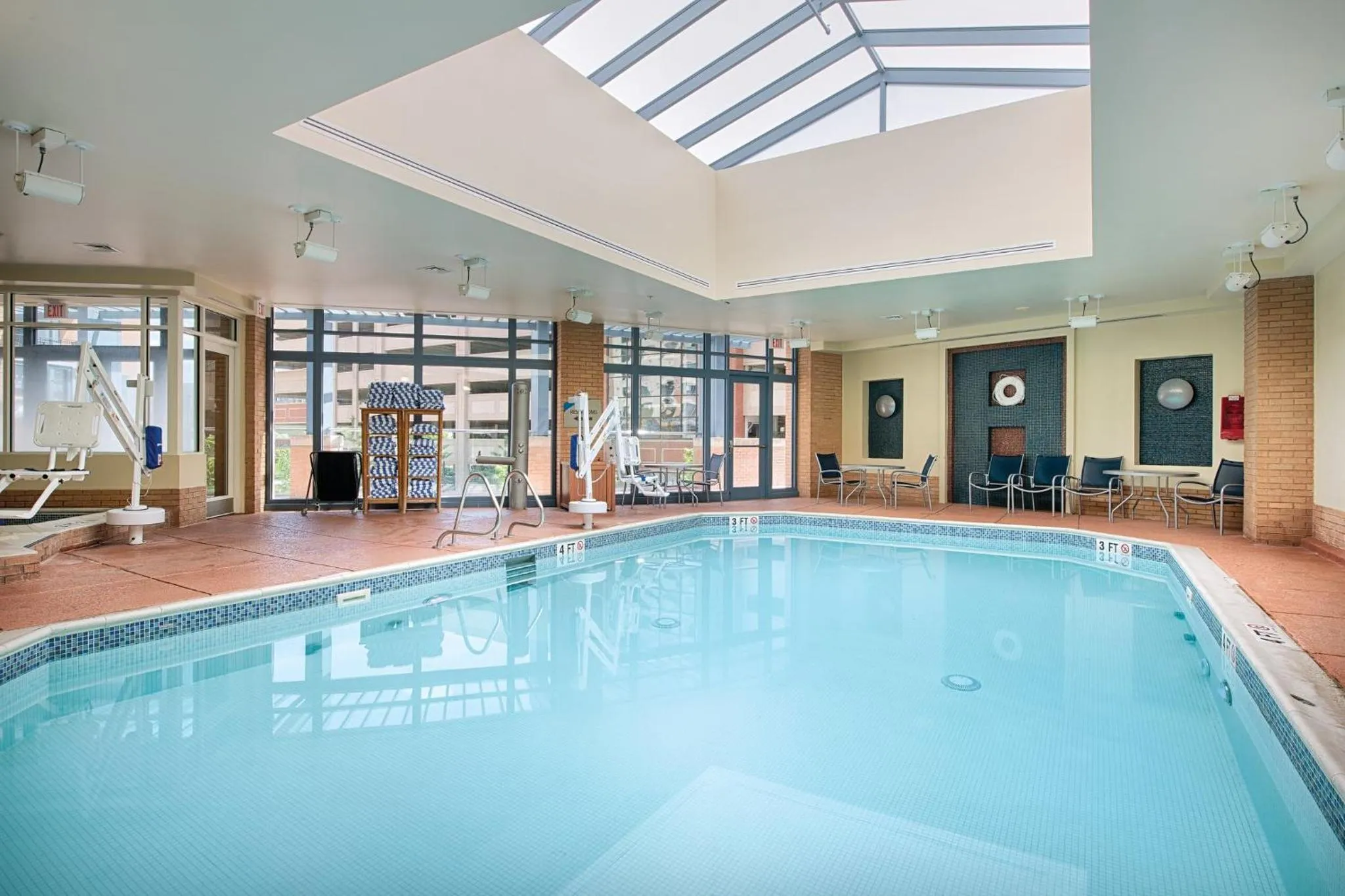 Swimming pool in Club Wyndham National Harbor