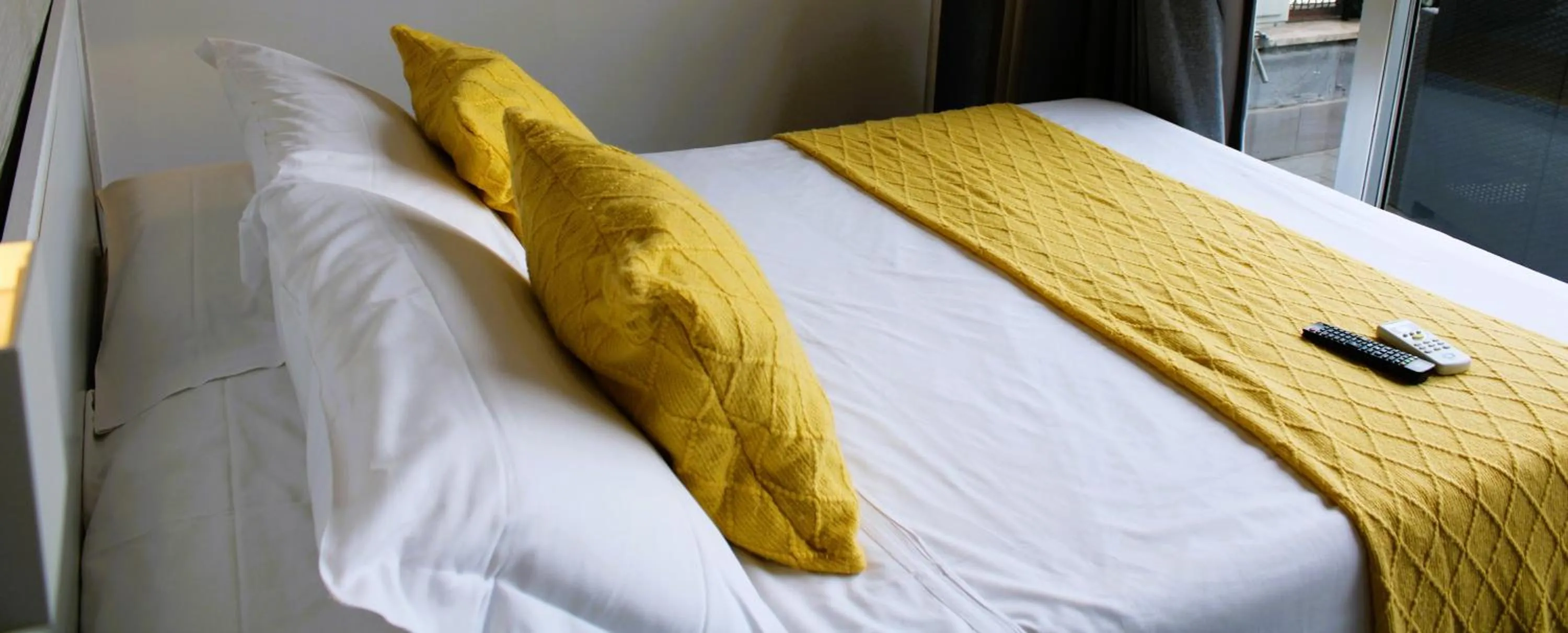 Bed in De Gasperi 55 - By Pera Rooms Collection