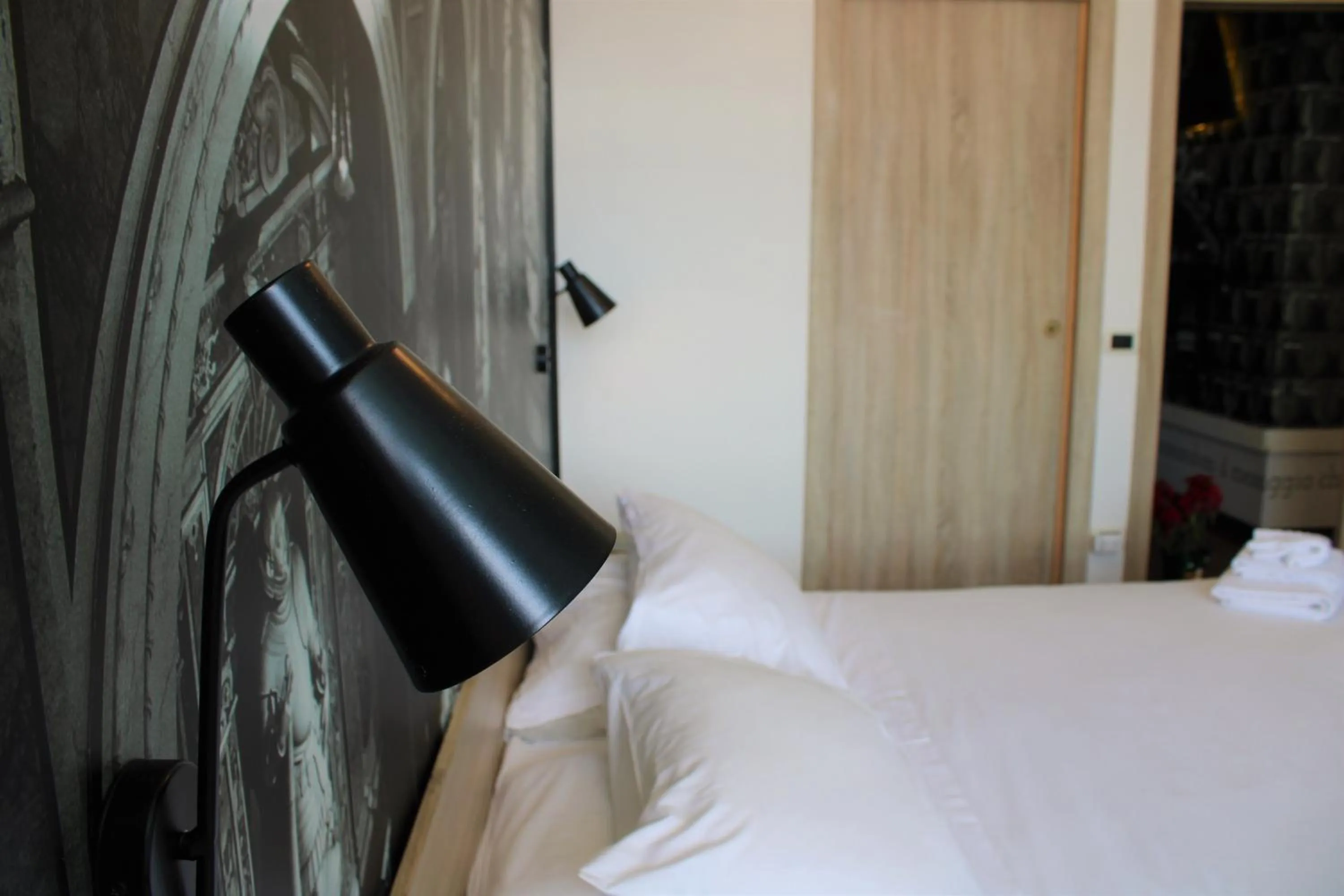 Decorative detail, Bed in De Gasperi 55 - By Pera Rooms Collection