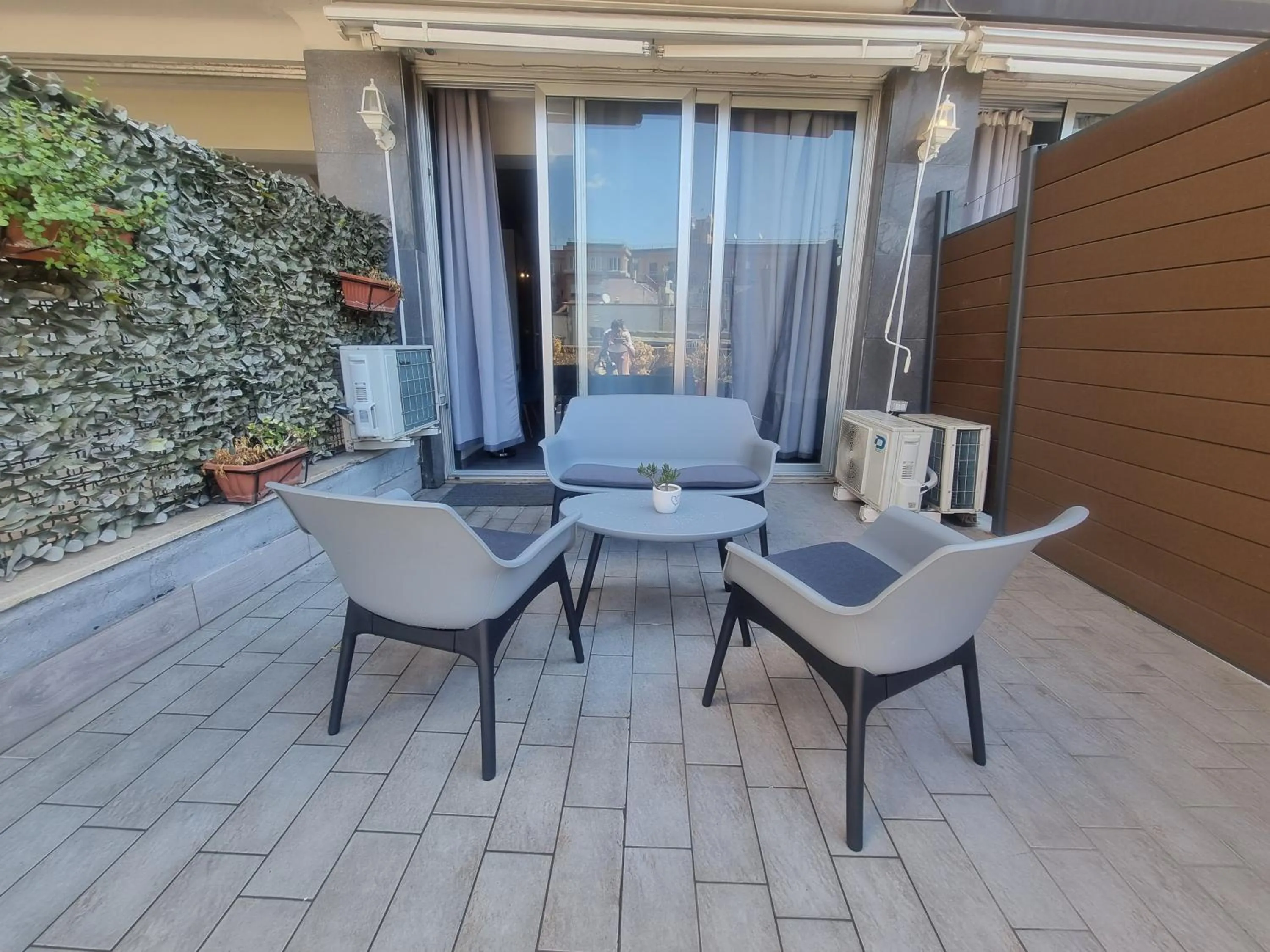 Patio in De Gasperi 55 - By Pera Rooms Collection