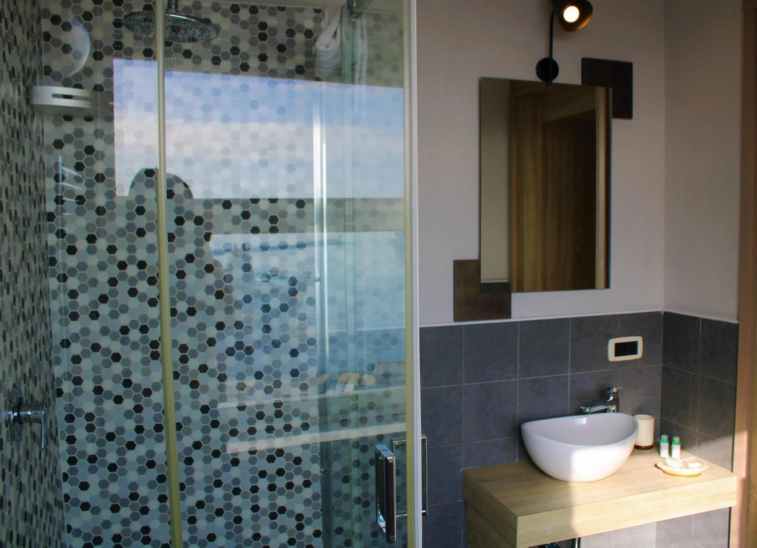 Shower in De Gasperi 55 - By Pera Rooms Collection