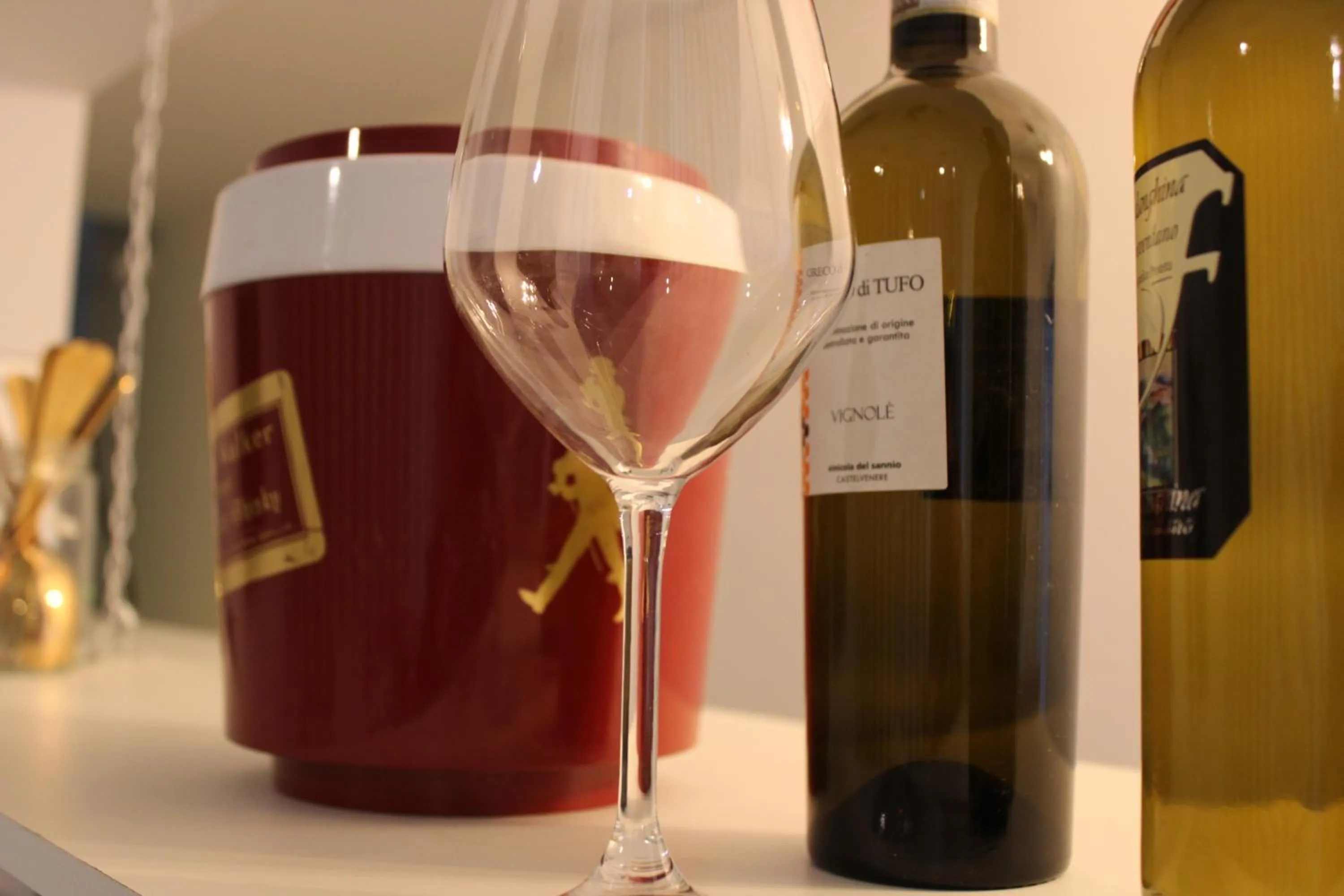 Communal kitchen in De Gasperi 55 - By Pera Rooms Collection