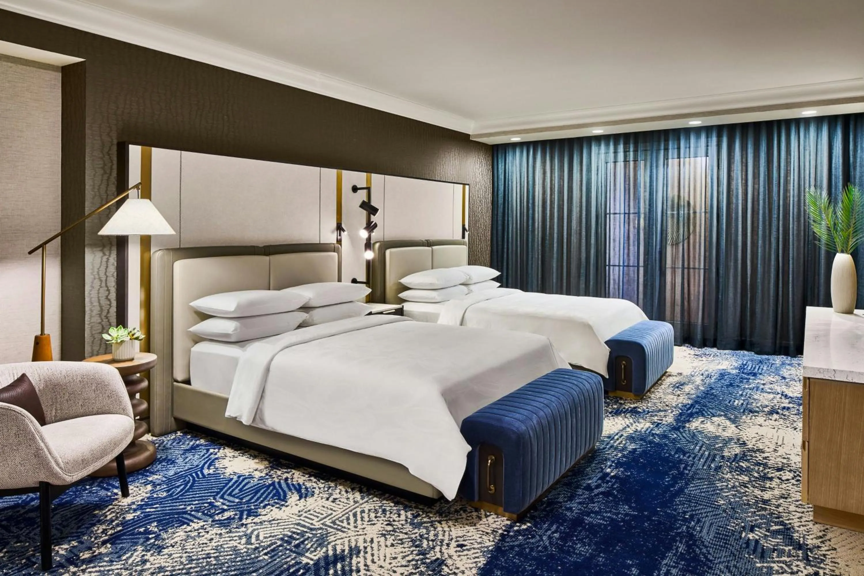 Photo of the whole room, Bed in JW Marriott Las Vegas Resort & Spa