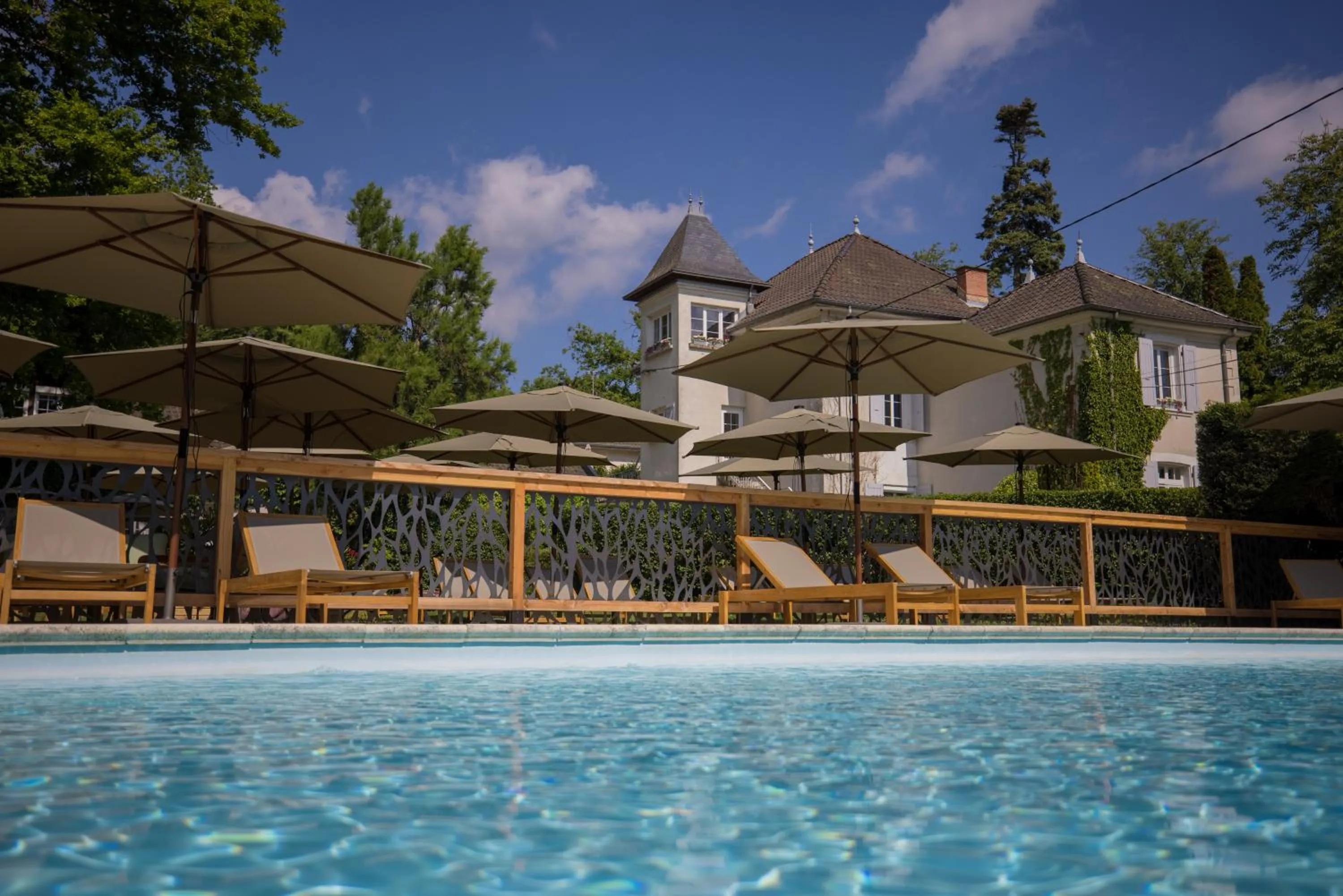 Day in Chateau des Ayes - Chambres & suites