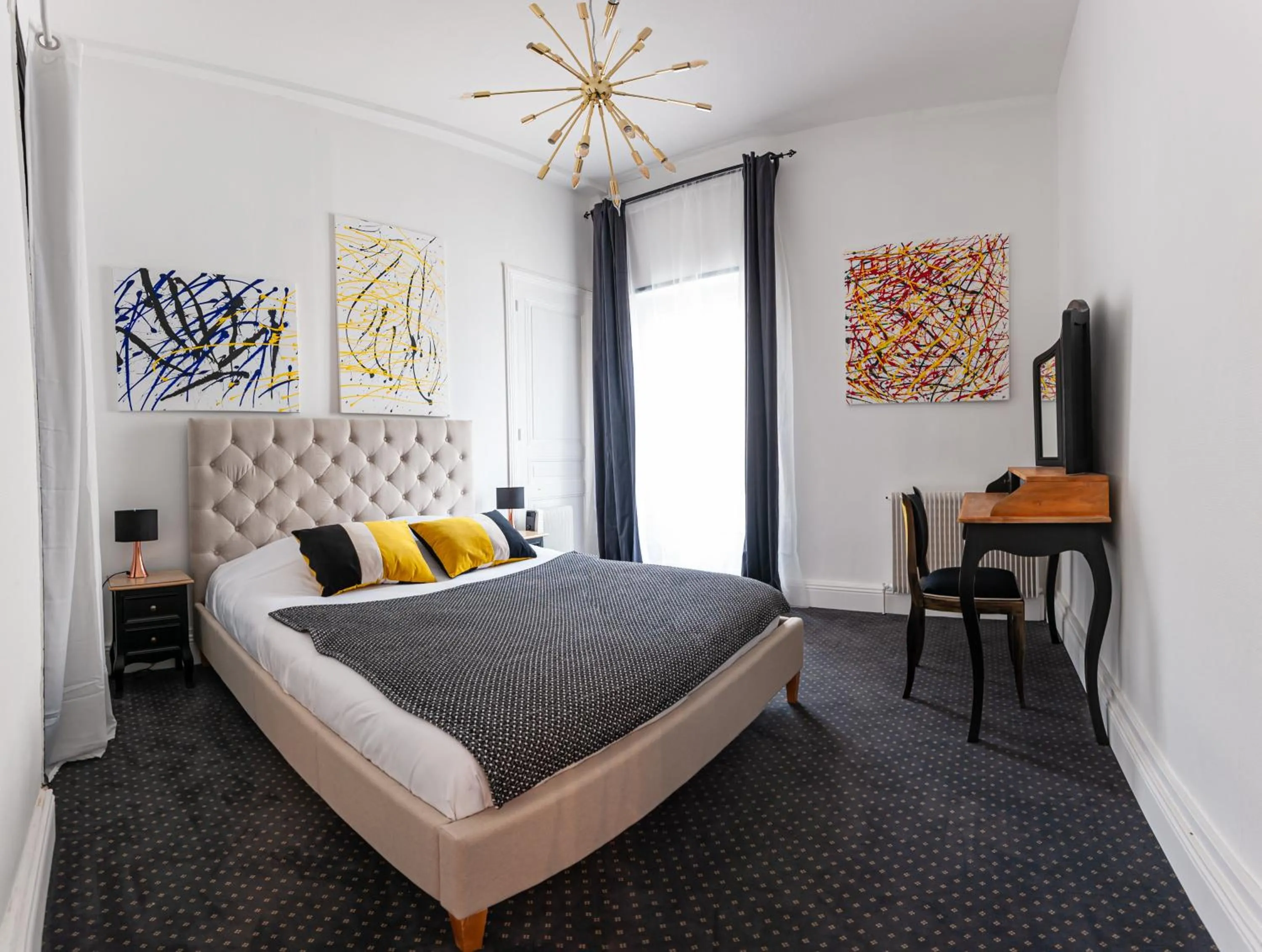 Bed in Chateau des Ayes - Chambres & suites