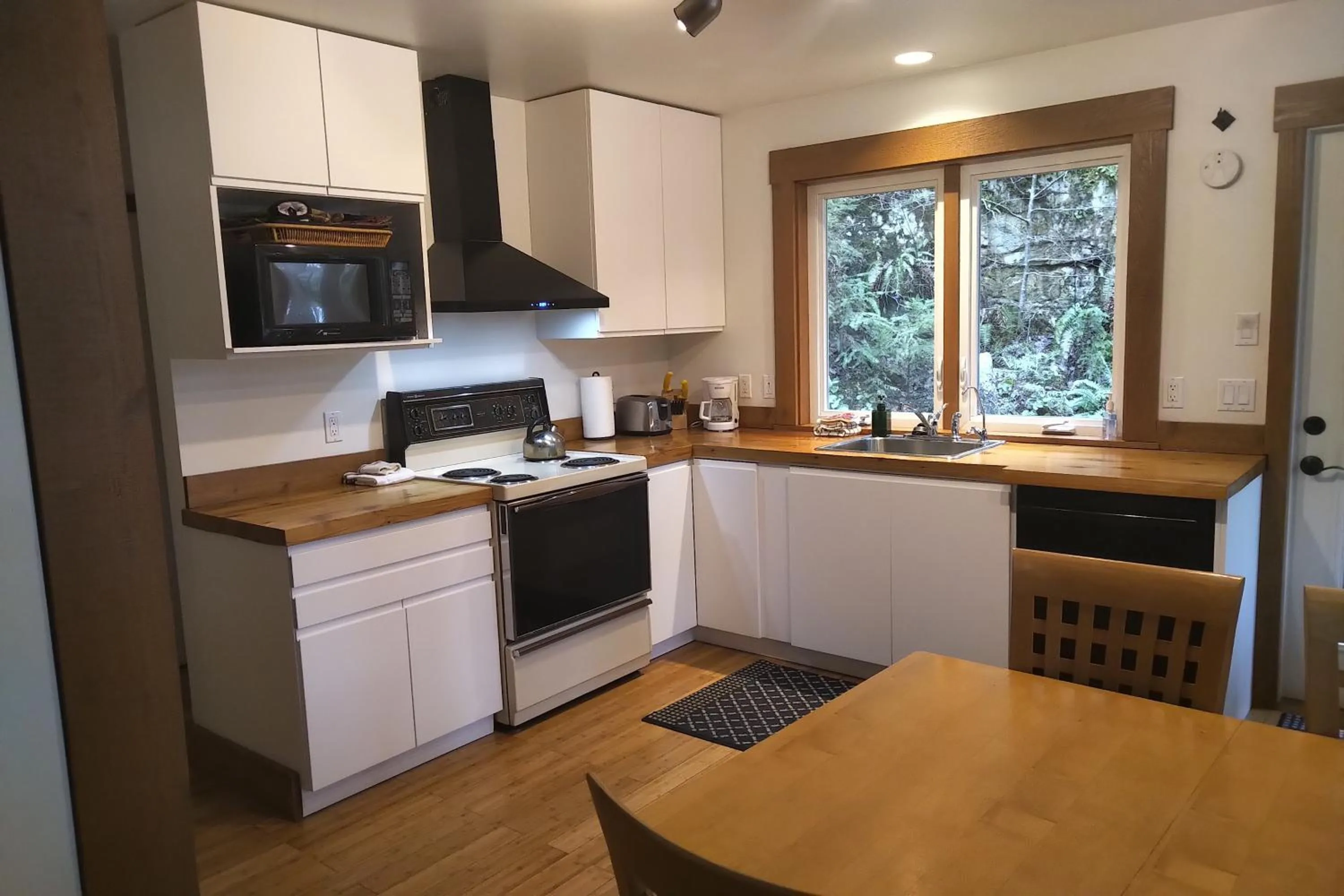 Kitchen or kitchenette in The Cabin at Moon Dance