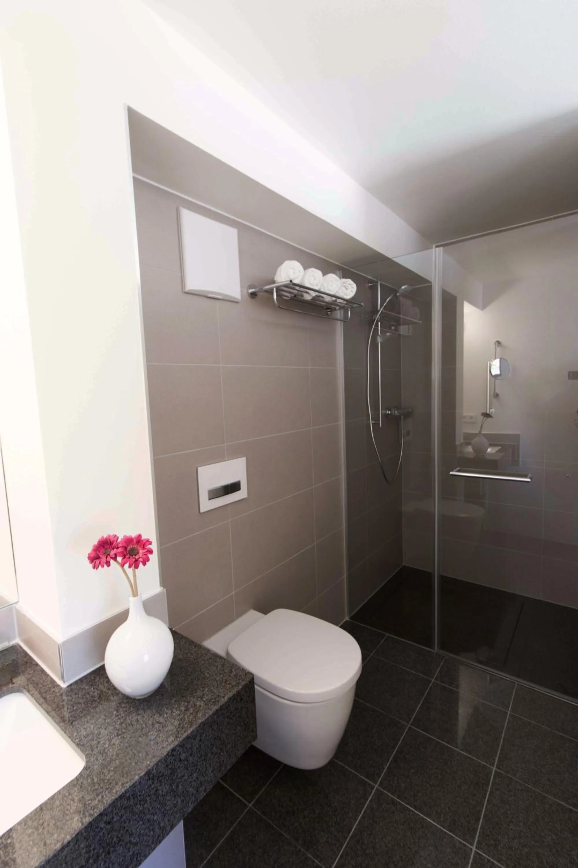 Shower in MAVO Hospitality Esslingen Berliner Straße