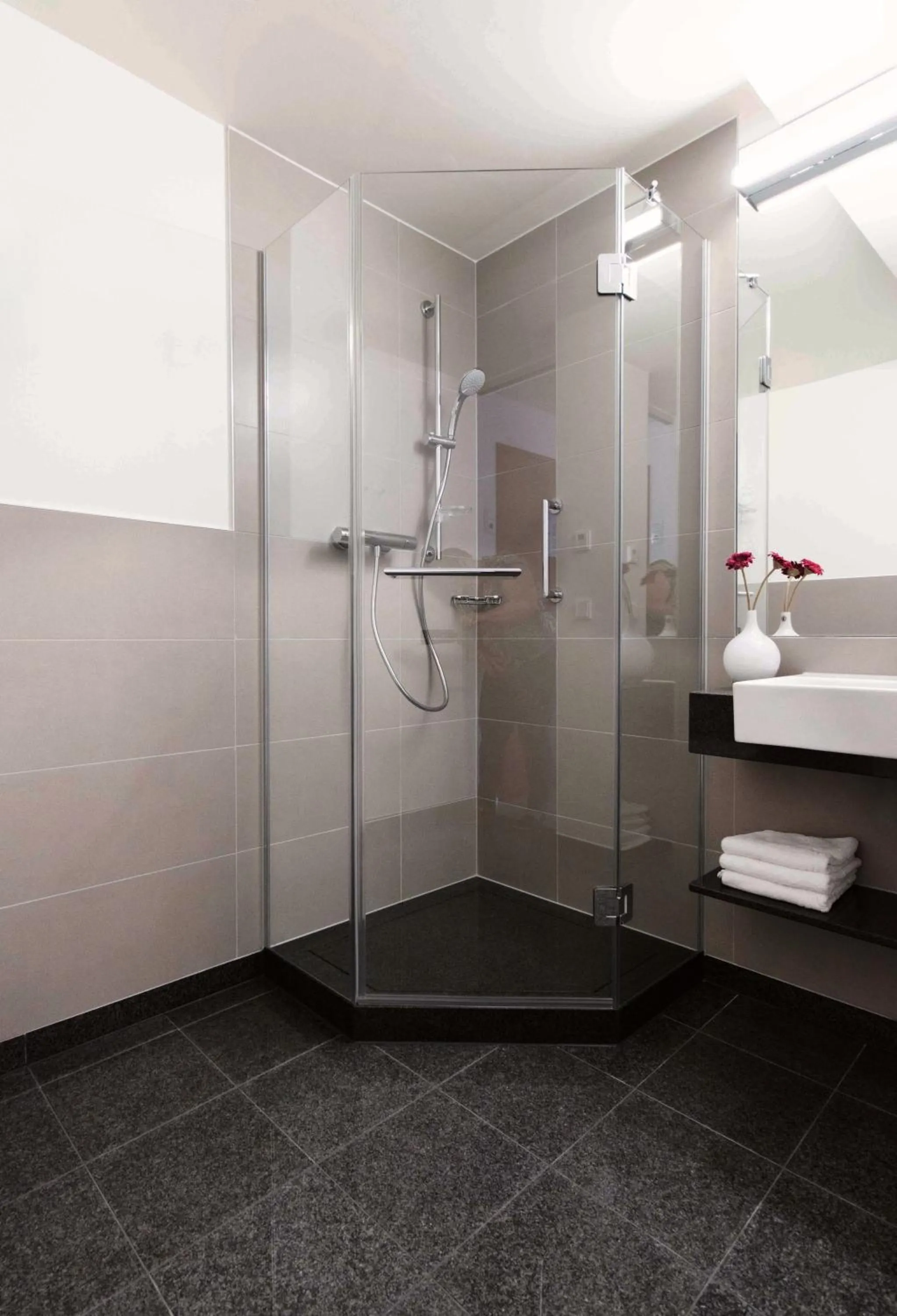 Shower in MAVO Hospitality Esslingen Berliner Straße