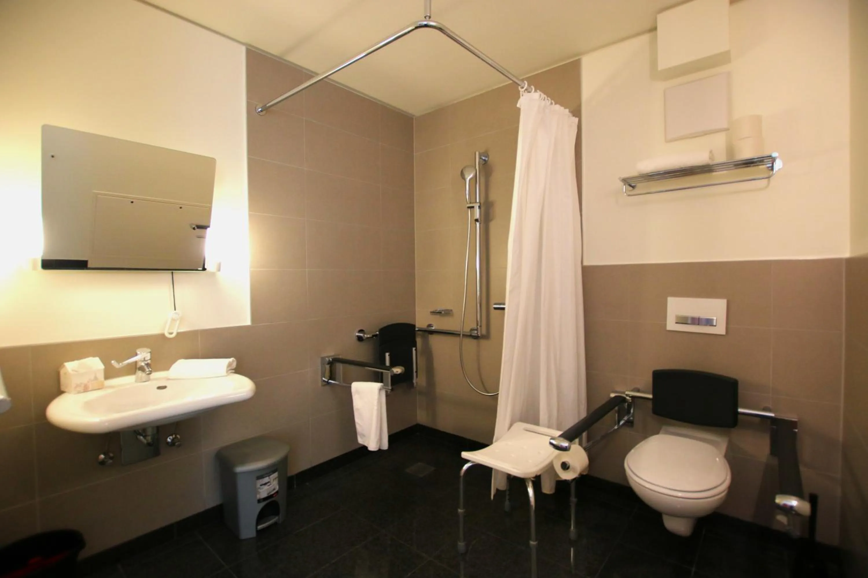 Bathroom in MAVO Hospitality Esslingen Berliner Straße