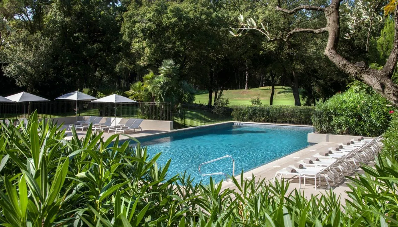 Pool view in Résidence Hôtelière 4 étoiles Les Mas du Grand Vallon