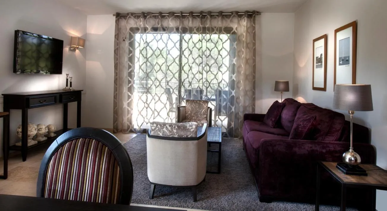 Bedroom in Résidence Hôtelière 4 étoiles Les Mas du Grand Vallon