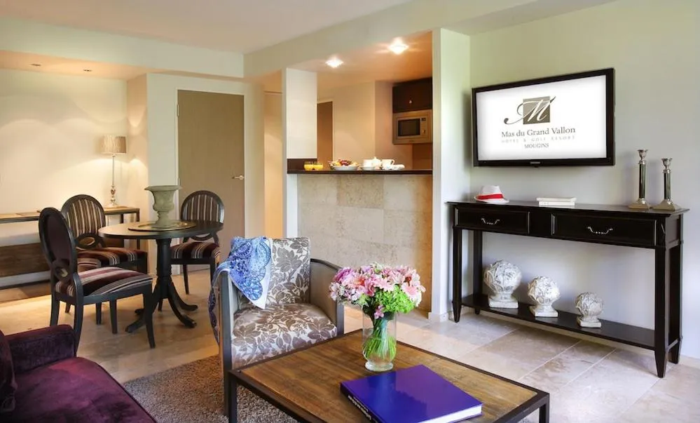 Bedroom in Résidence Hôtelière 4 étoiles Les Mas du Grand Vallon