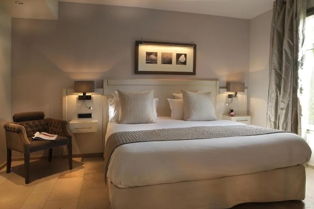 Bedroom, Bed in Résidence Hôtelière 4 étoiles Les Mas du Grand Vallon