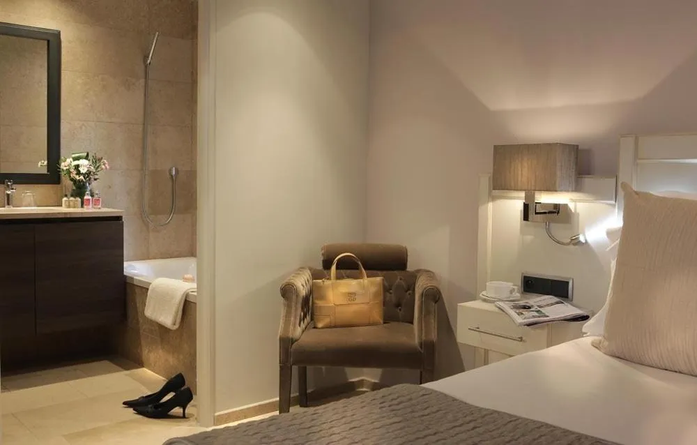 Bedroom, Bed in Résidence Hôtelière 4 étoiles Les Mas du Grand Vallon