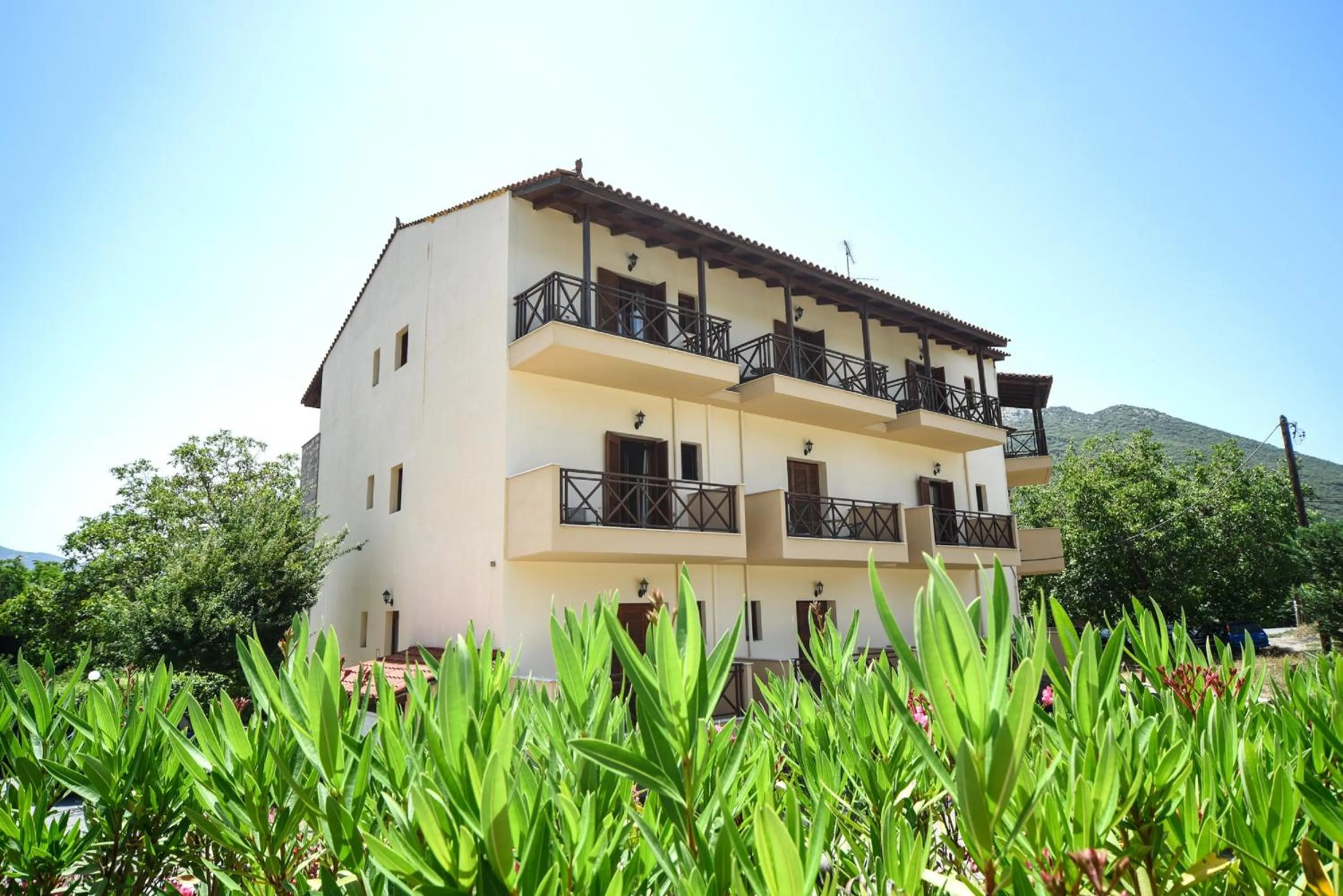 Facade/entrance in Mont Helmos Hotel