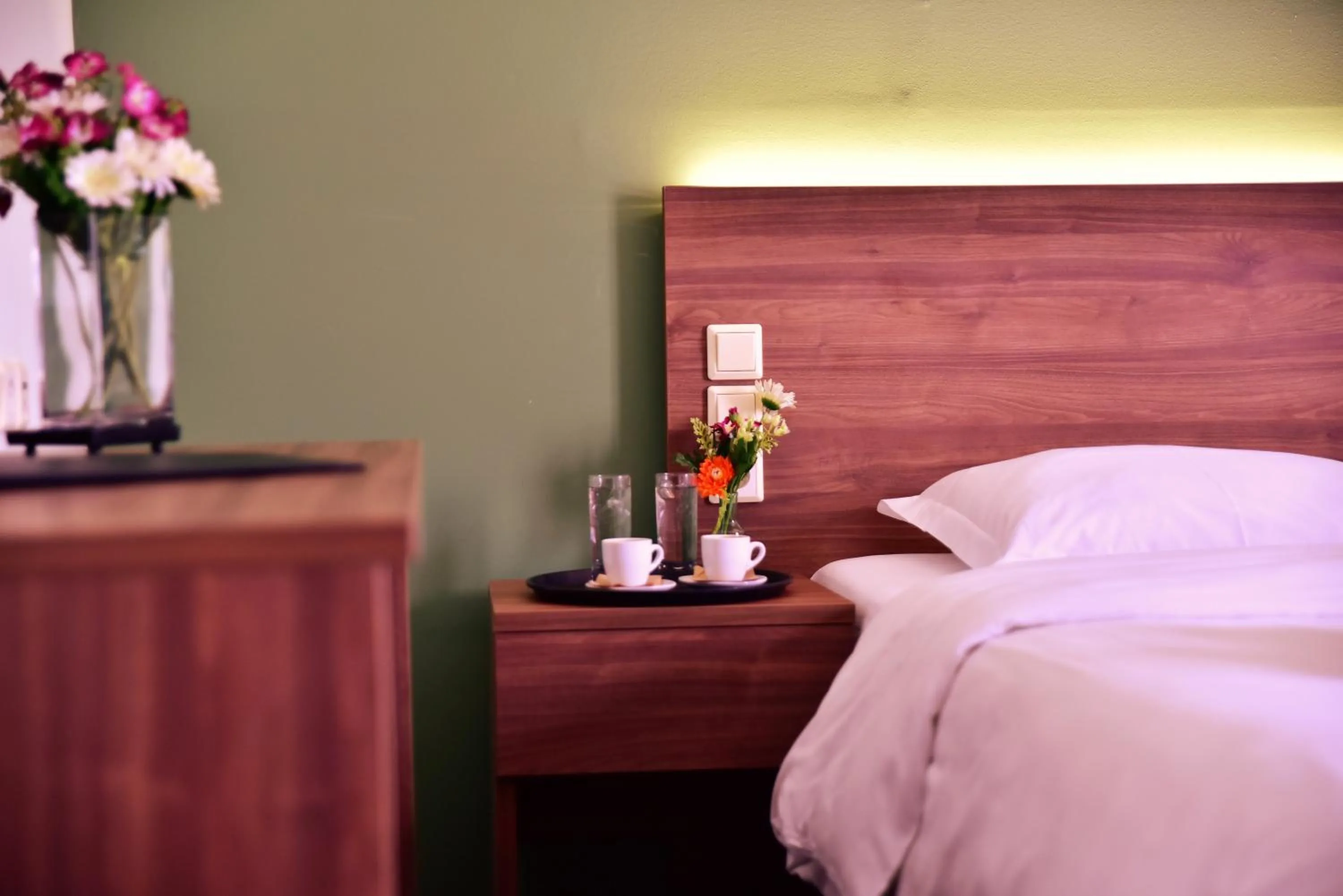 Coffee/tea facilities, Bed in Mont Helmos Hotel