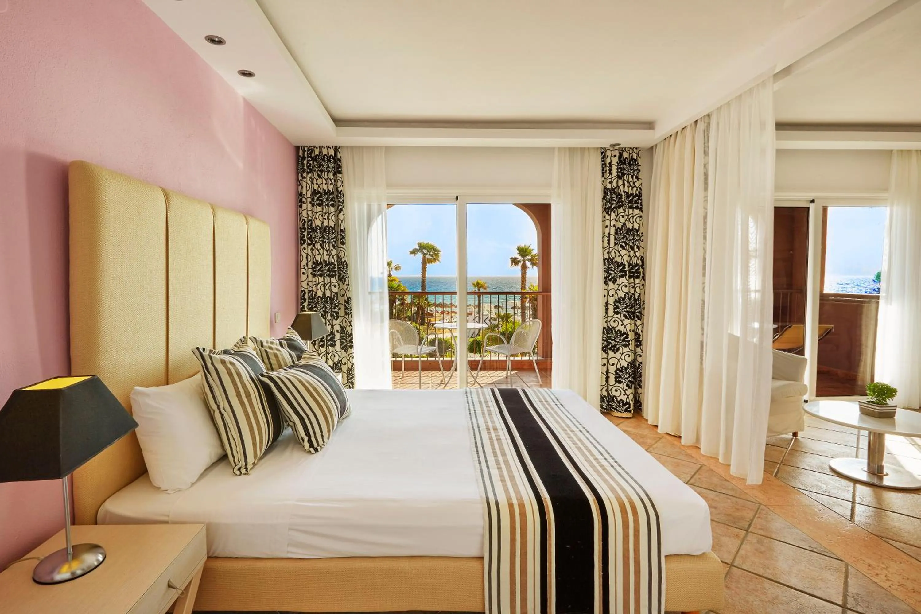 Day, Bed in Ilio Mare Hotel