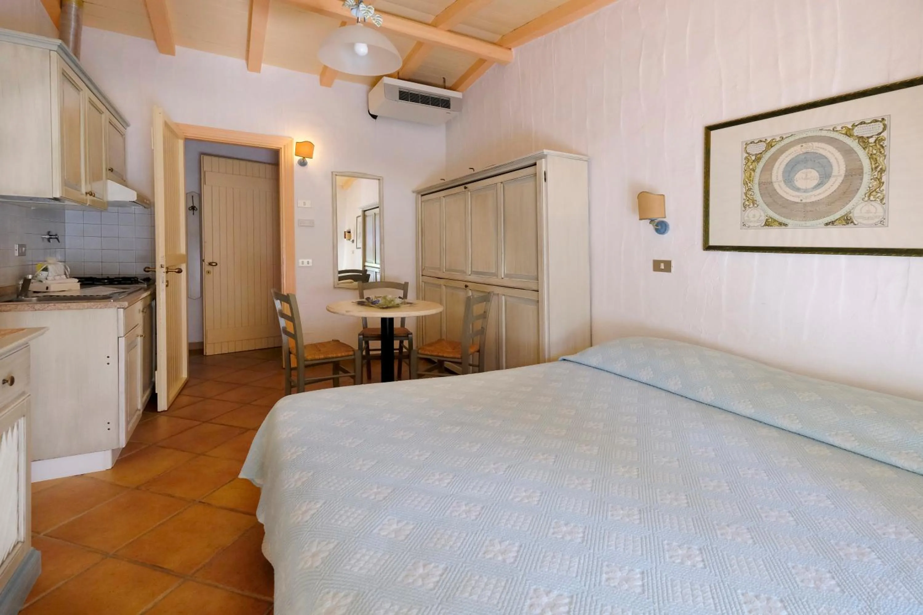 Photo of the whole room, Bed in Baia Caddinas Clubresidence