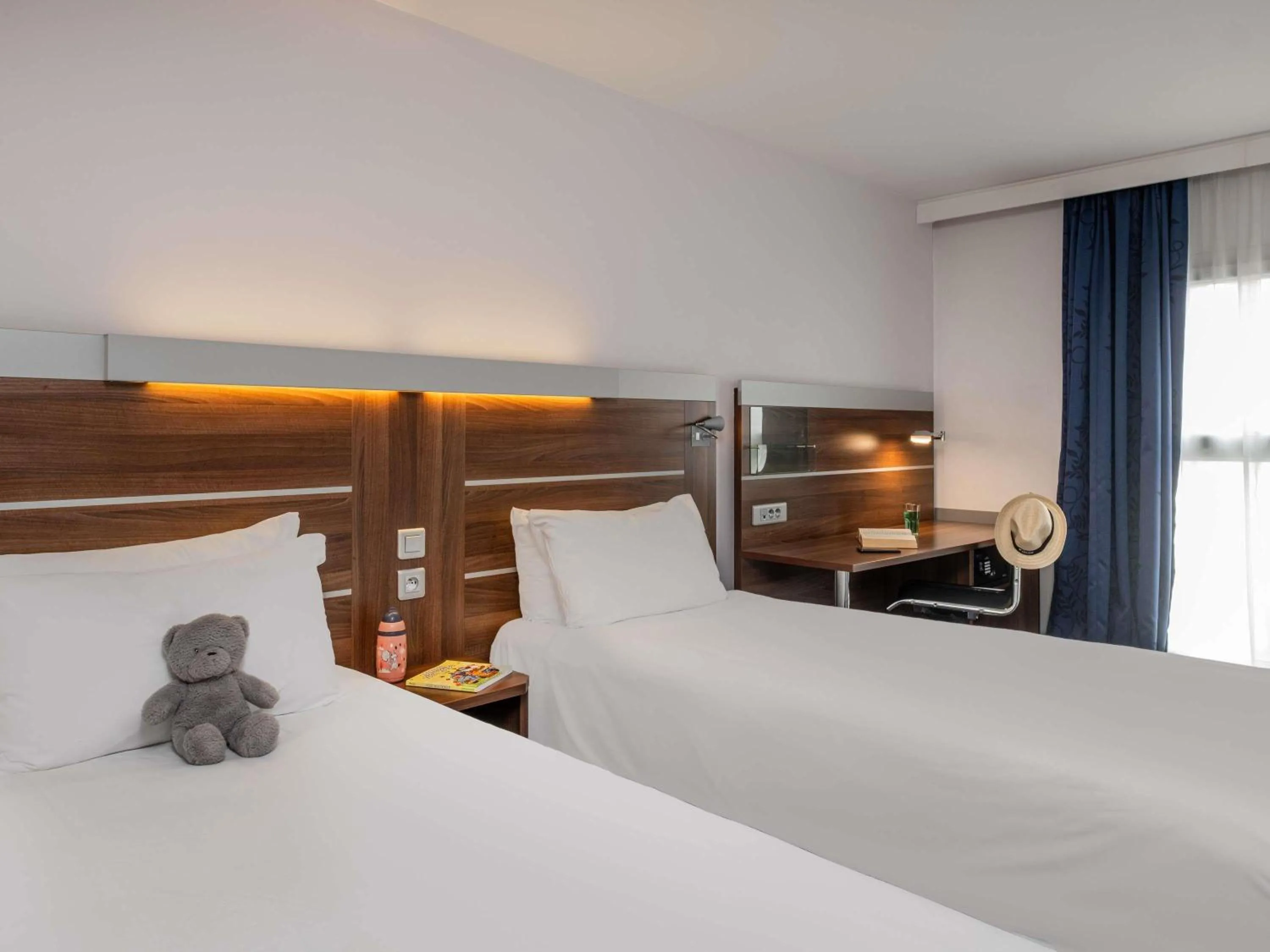 Bedroom, Bed in Hôtel Marseille Centre Gare Saint-Charles