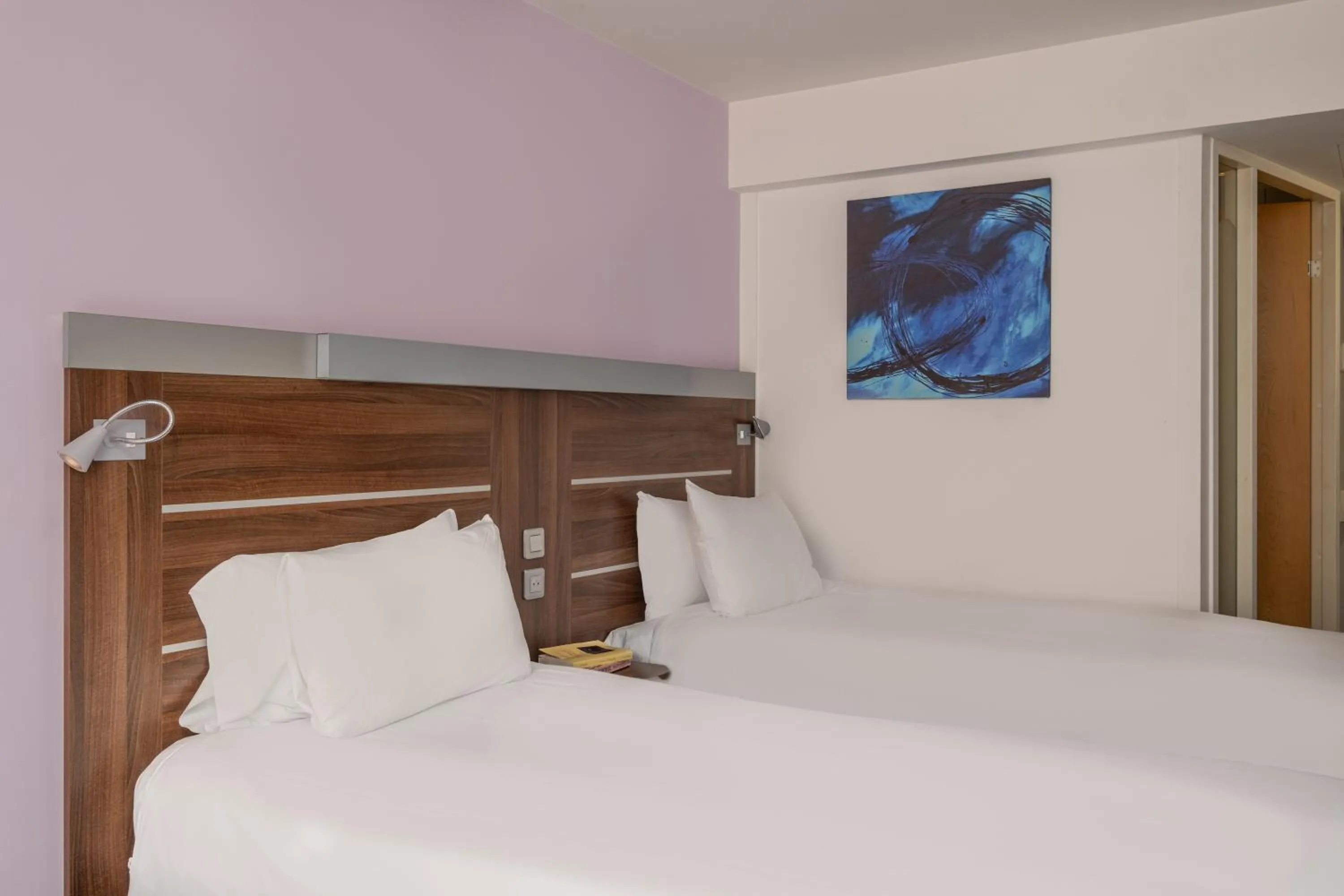 Property building, Bed in Hôtel Marseille Centre Gare Saint-Charles