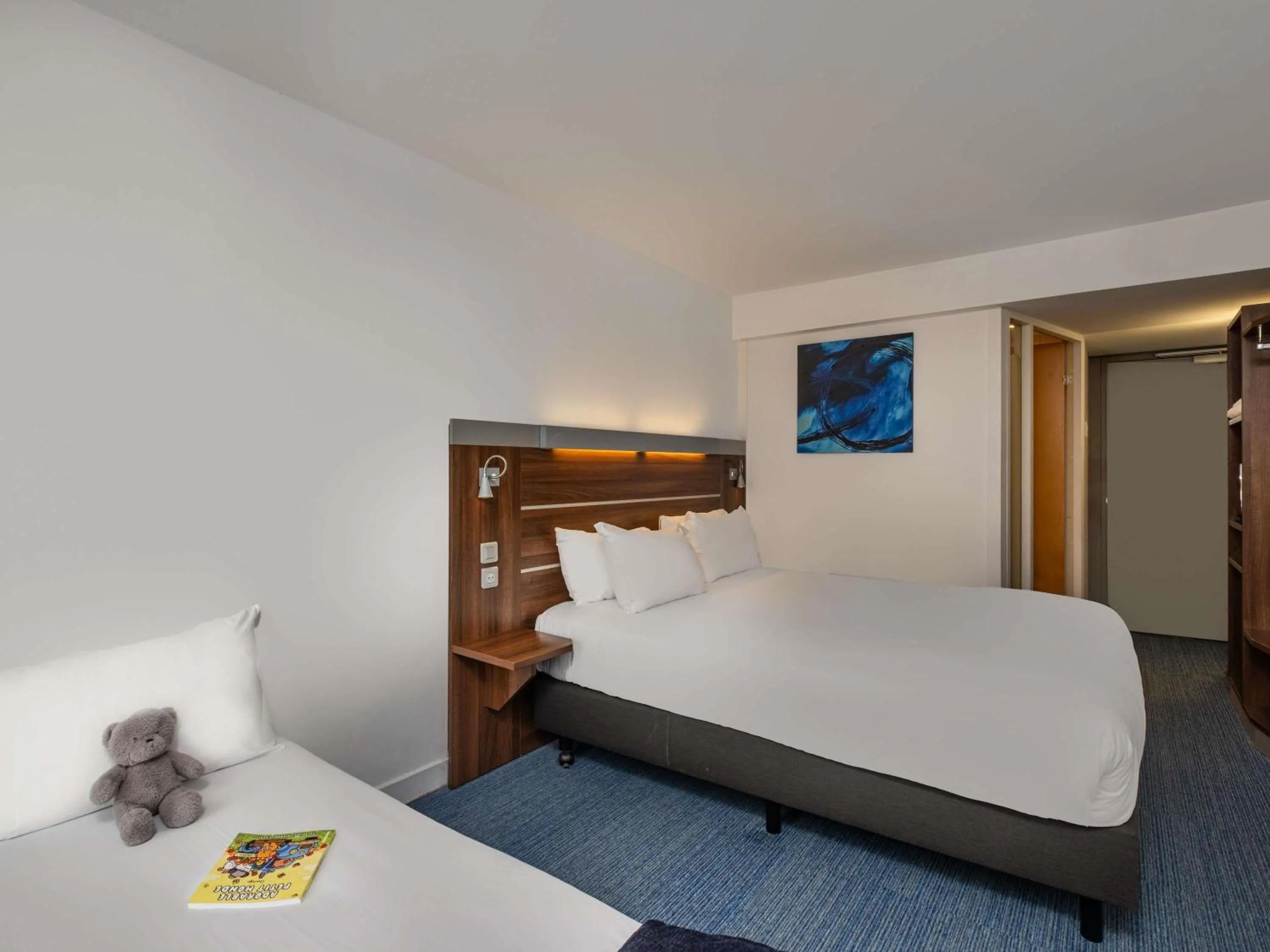 Bedroom, Bed in Hôtel Marseille Centre Gare Saint-Charles